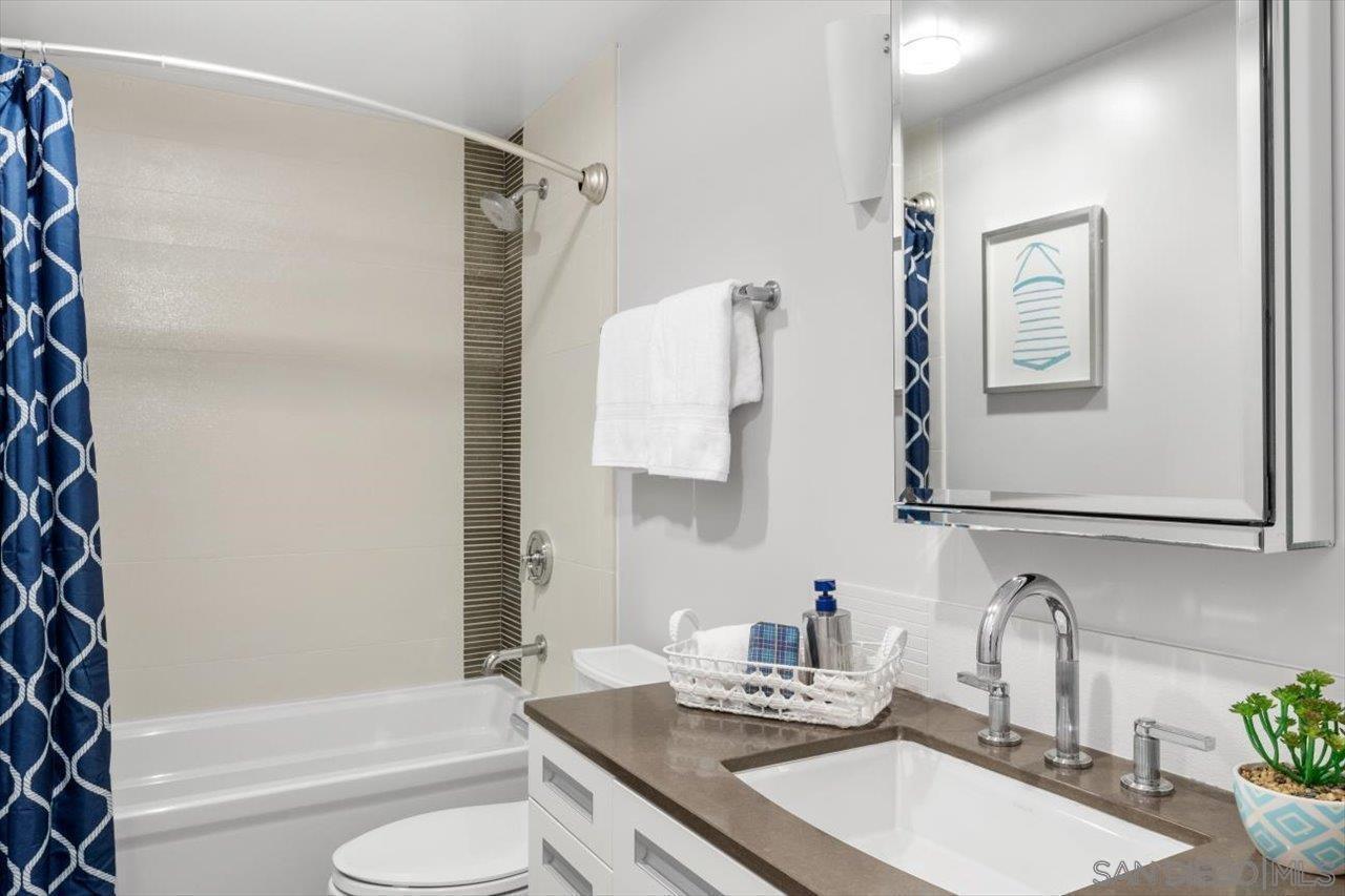 Detail Gallery Image 10 of 22 For 215  2nd Street  104, Encinitas,  CA 92024 - 2 Beds | 2/1 Baths