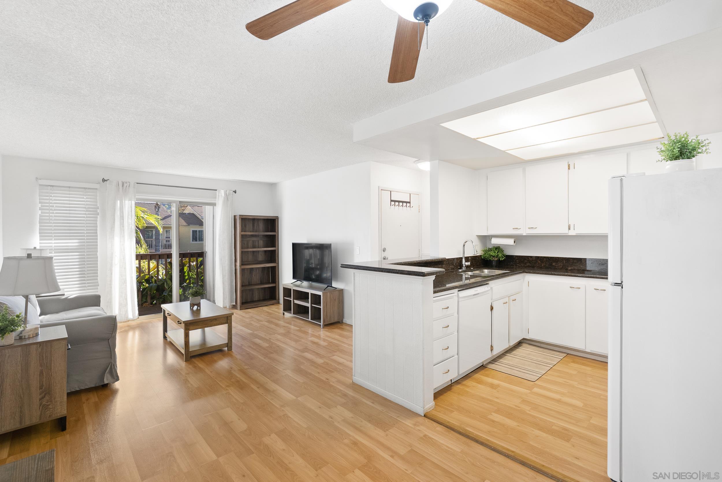 Detail Gallery Image 3 of 23 For 5978  Rancho Mission Rd  #274,  San Diego,  CA 92108 - 1 Beds | 1 Baths