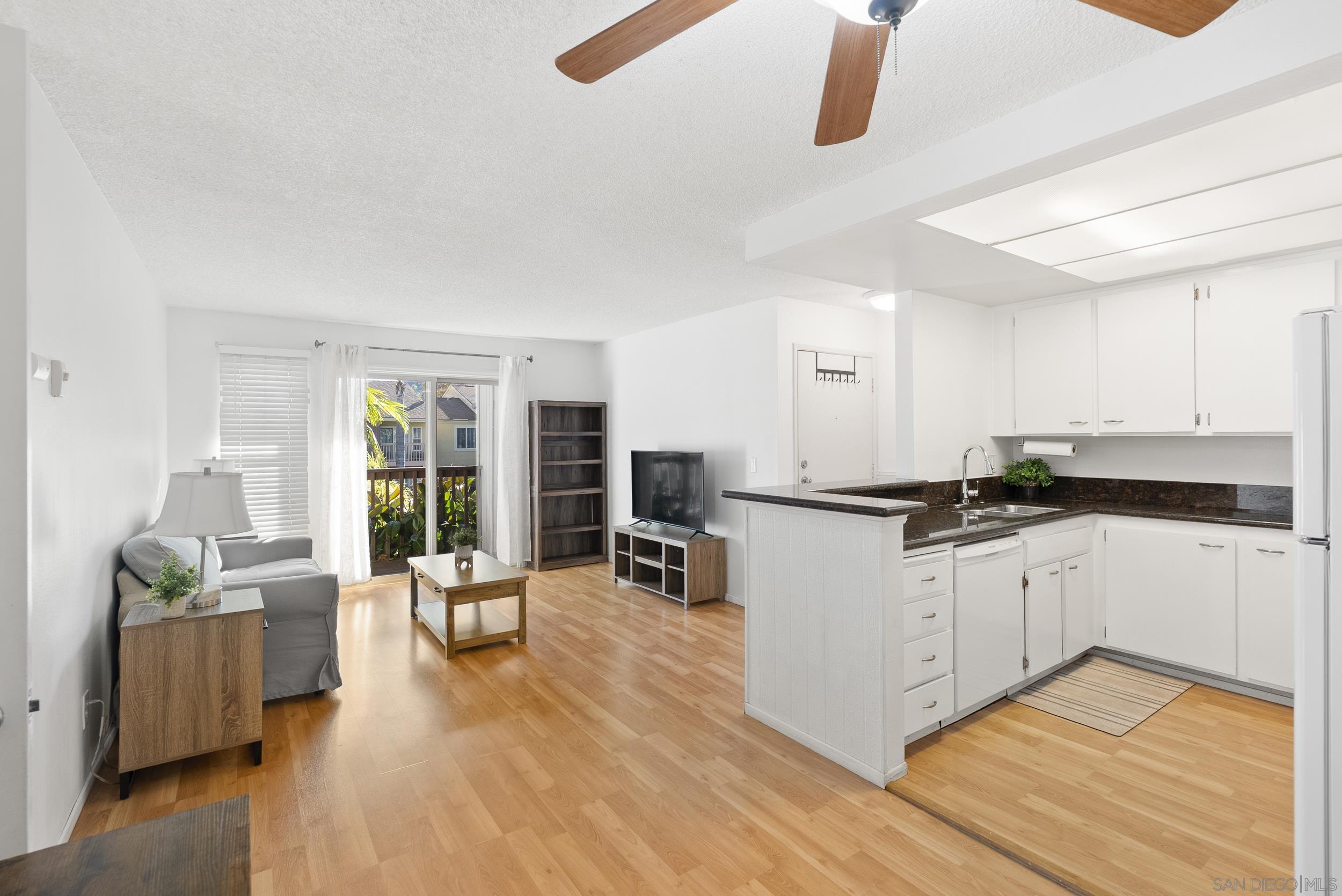 Detail Gallery Image 4 of 23 For 5978  Rancho Mission Rd  #274,  San Diego,  CA 92108 - 1 Beds | 1 Baths