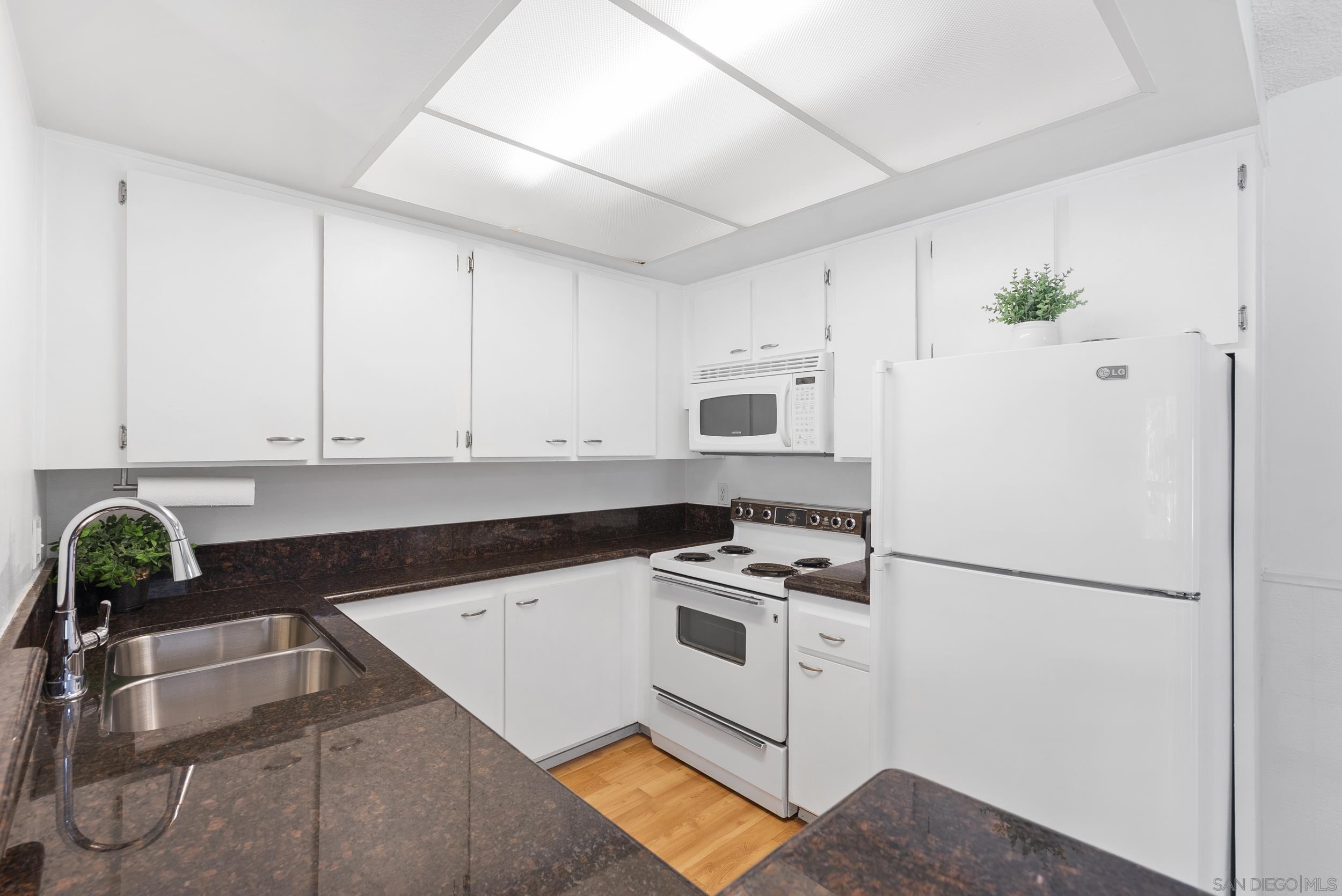 Detail Gallery Image 10 of 23 For 5978  Rancho Mission Rd  #274,  San Diego,  CA 92108 - 1 Beds | 1 Baths