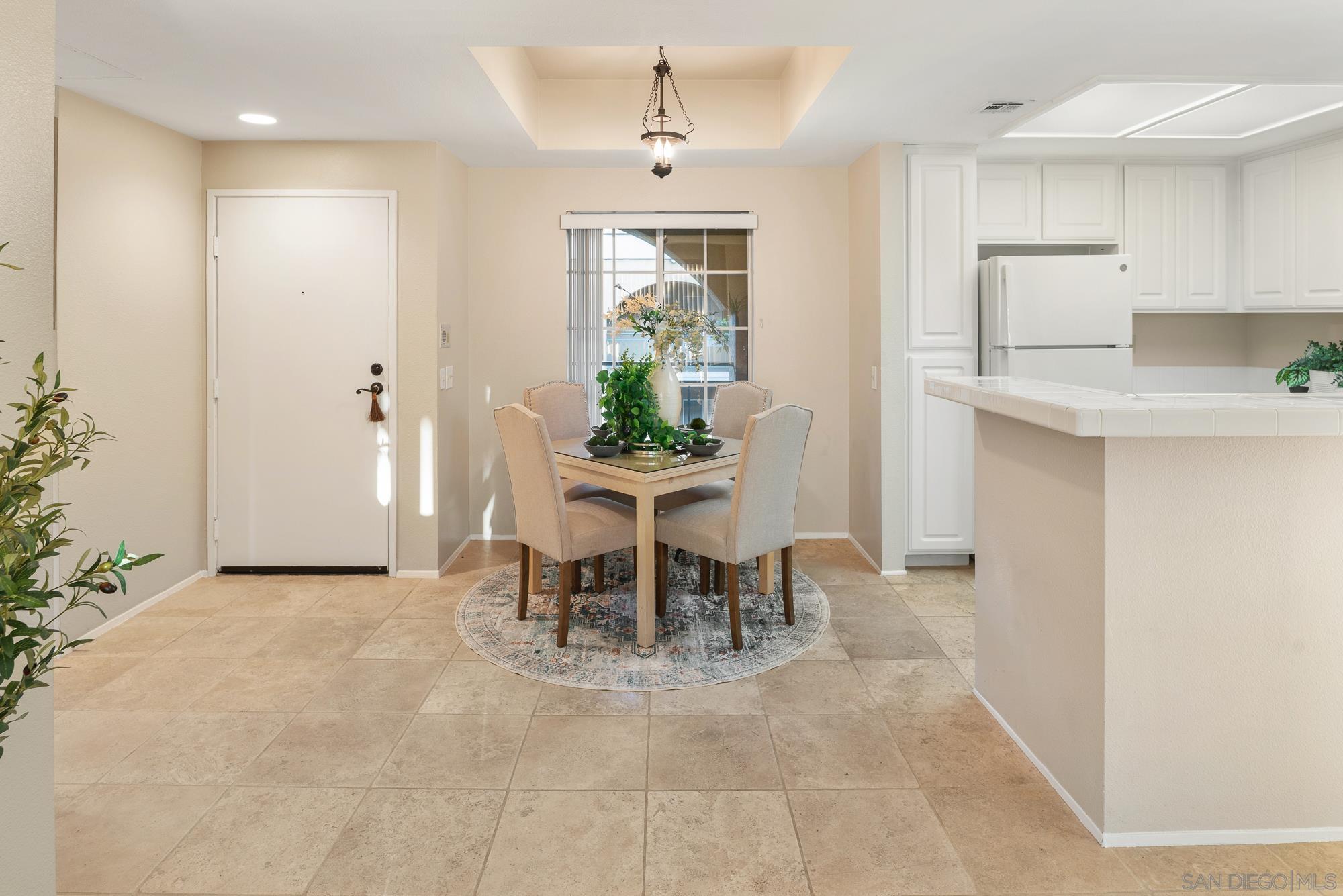 Detail Gallery Image 9 of 27 For 1950  Camino De La Reina  #208,  San Diego,  CA 92108 - 2 Beds | 2 Baths