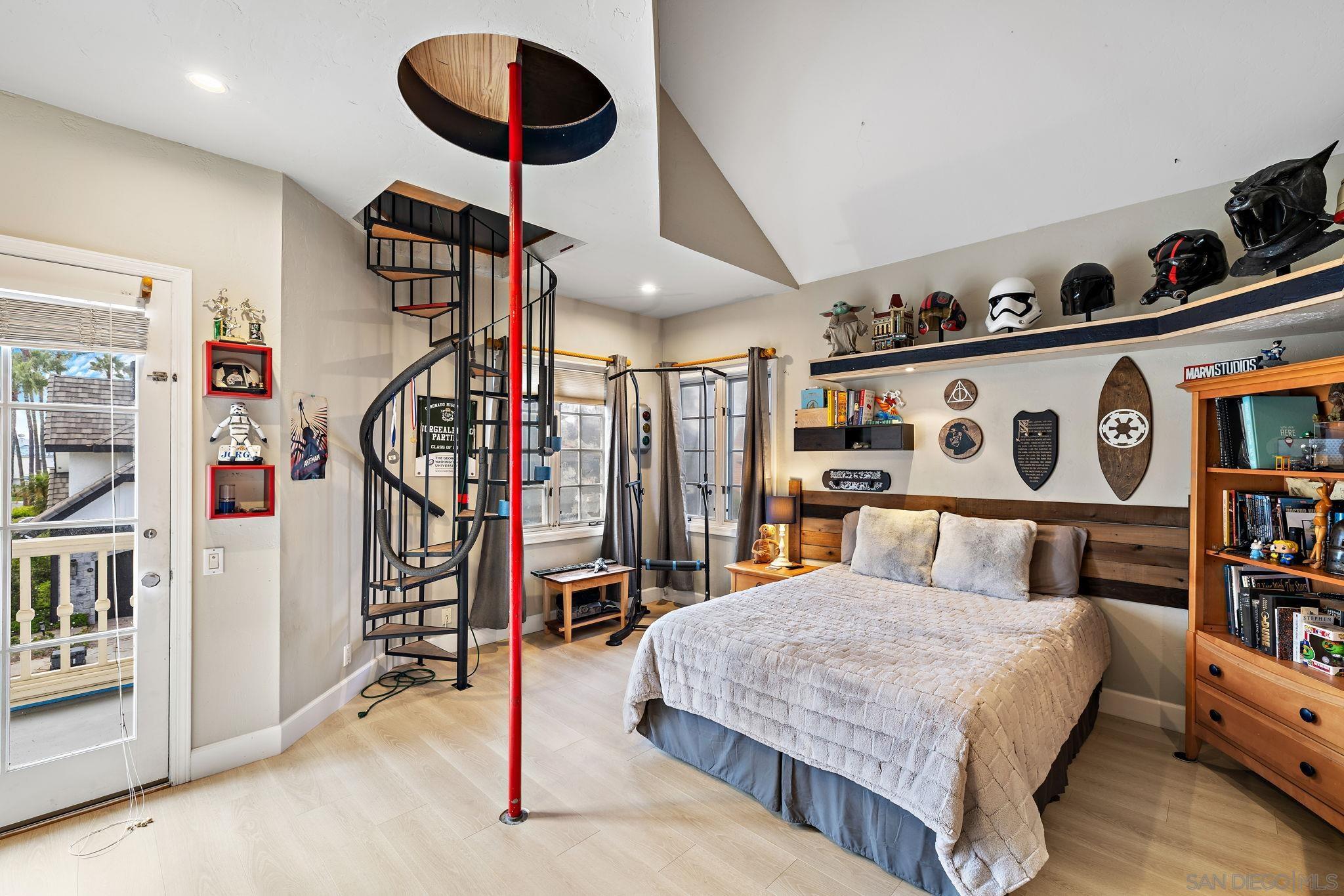 Detail Gallery Image 13 of 31 For 35  Buccaneer Way, Coronado,  CA 92118 - 5 Beds | 4/1 Baths