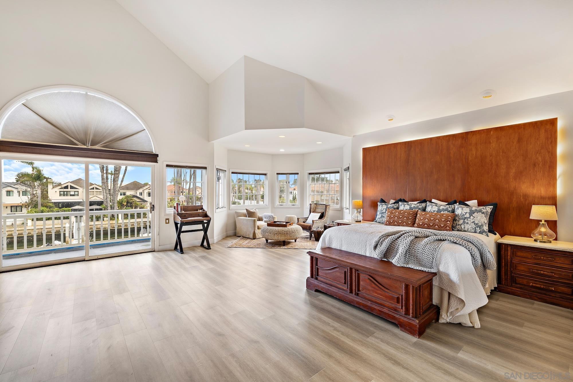 Detail Gallery Image 10 of 31 For 35  Buccaneer Way, Coronado,  CA 92118 - 5 Beds | 4/1 Baths