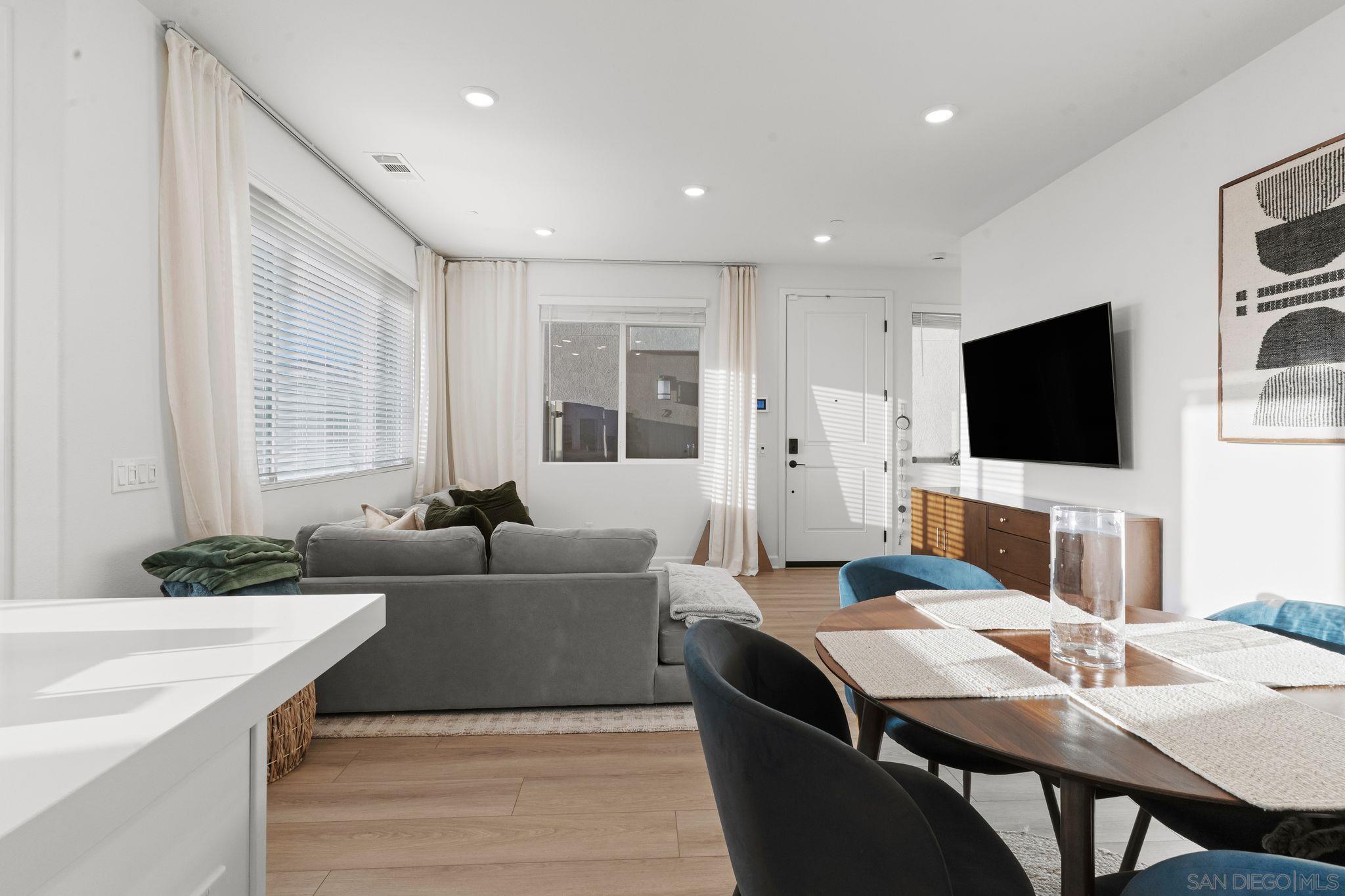 Front Image Thumbnail for SD2600938