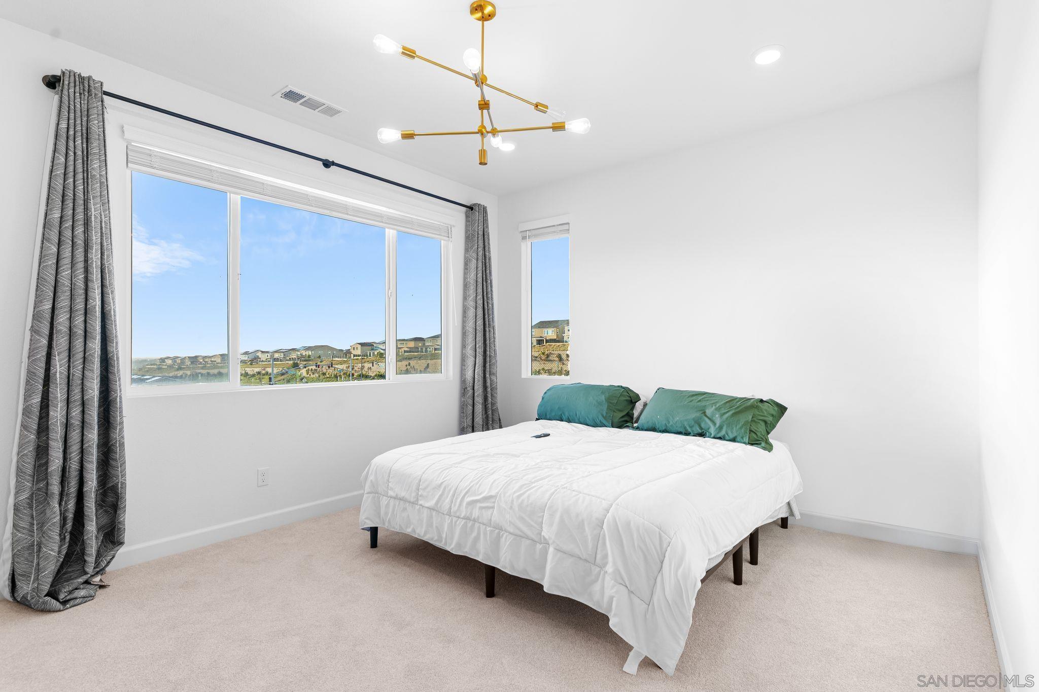 Detail Gallery Image 14 of 35 For 2158  Tributary Dr  #1,  Chula Vista,  CA 91913 - 3 Beds | 2/1 Baths