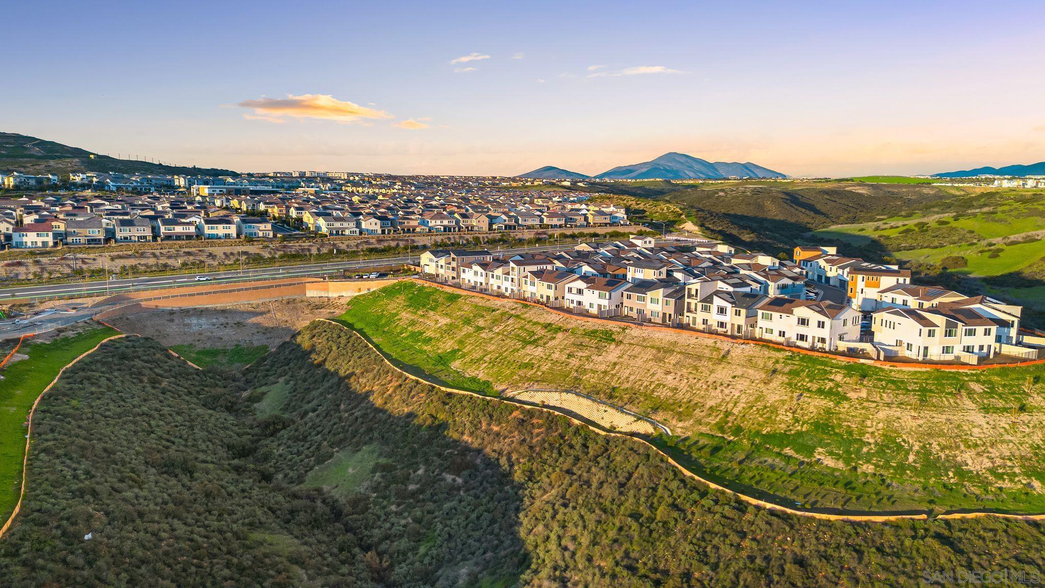 Detail Gallery Image 25 of 35 For 2158  Tributary Dr  #1,  Chula Vista,  CA 91913 - 3 Beds | 2/1 Baths