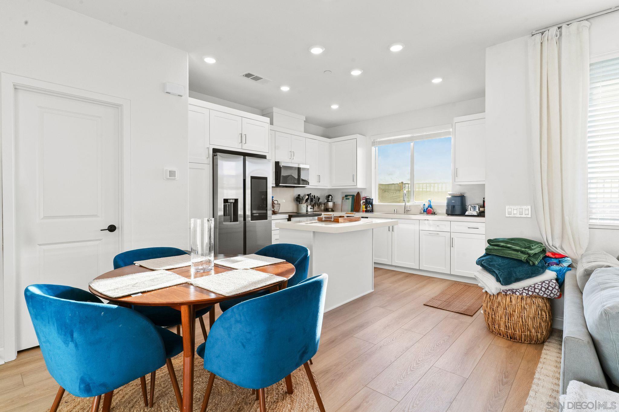 Detail Gallery Image 4 of 35 For 2158  Tributary Dr  #1,  Chula Vista,  CA 91913 - 3 Beds | 2/1 Baths