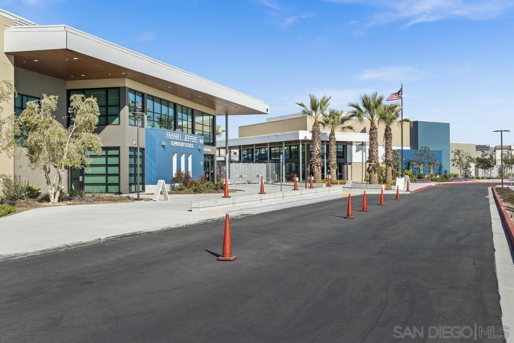 Detail Gallery Image 33 of 35 For 2158  Tributary Dr  #1,  Chula Vista,  CA 91913 - 3 Beds | 2/1 Baths