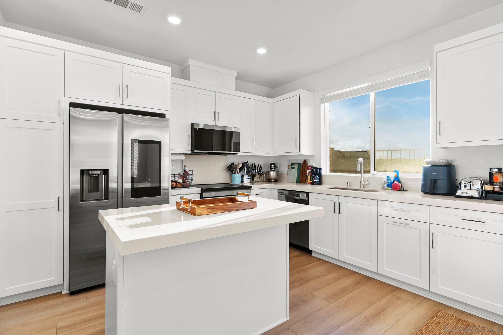 Detail Gallery Image 6 of 35 For 2158  Tributary Dr  #1,  Chula Vista,  CA 91913 - 3 Beds | 2/1 Baths