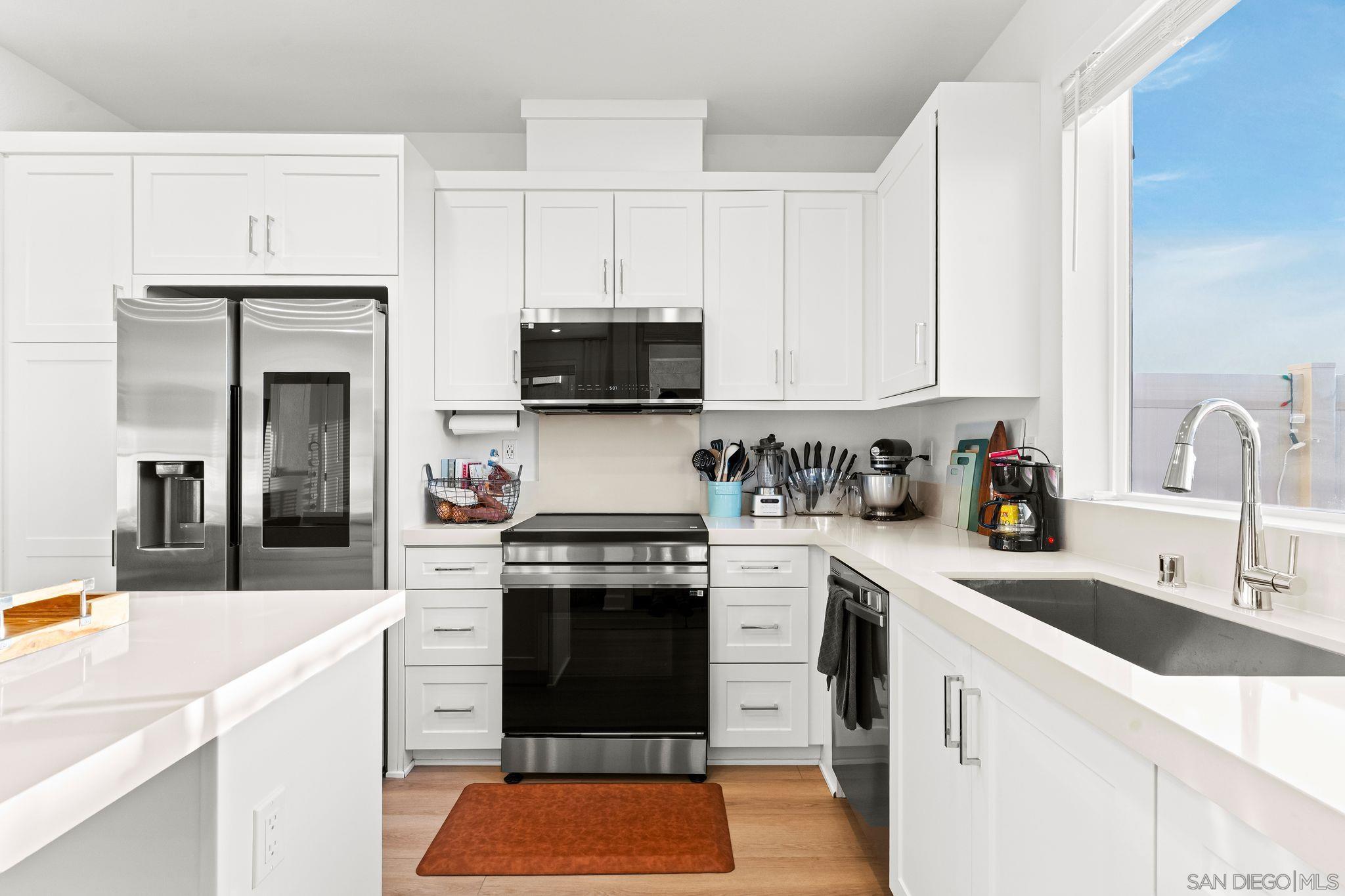 Detail Gallery Image 7 of 35 For 2158  Tributary Dr  #1,  Chula Vista,  CA 91913 - 3 Beds | 2/1 Baths