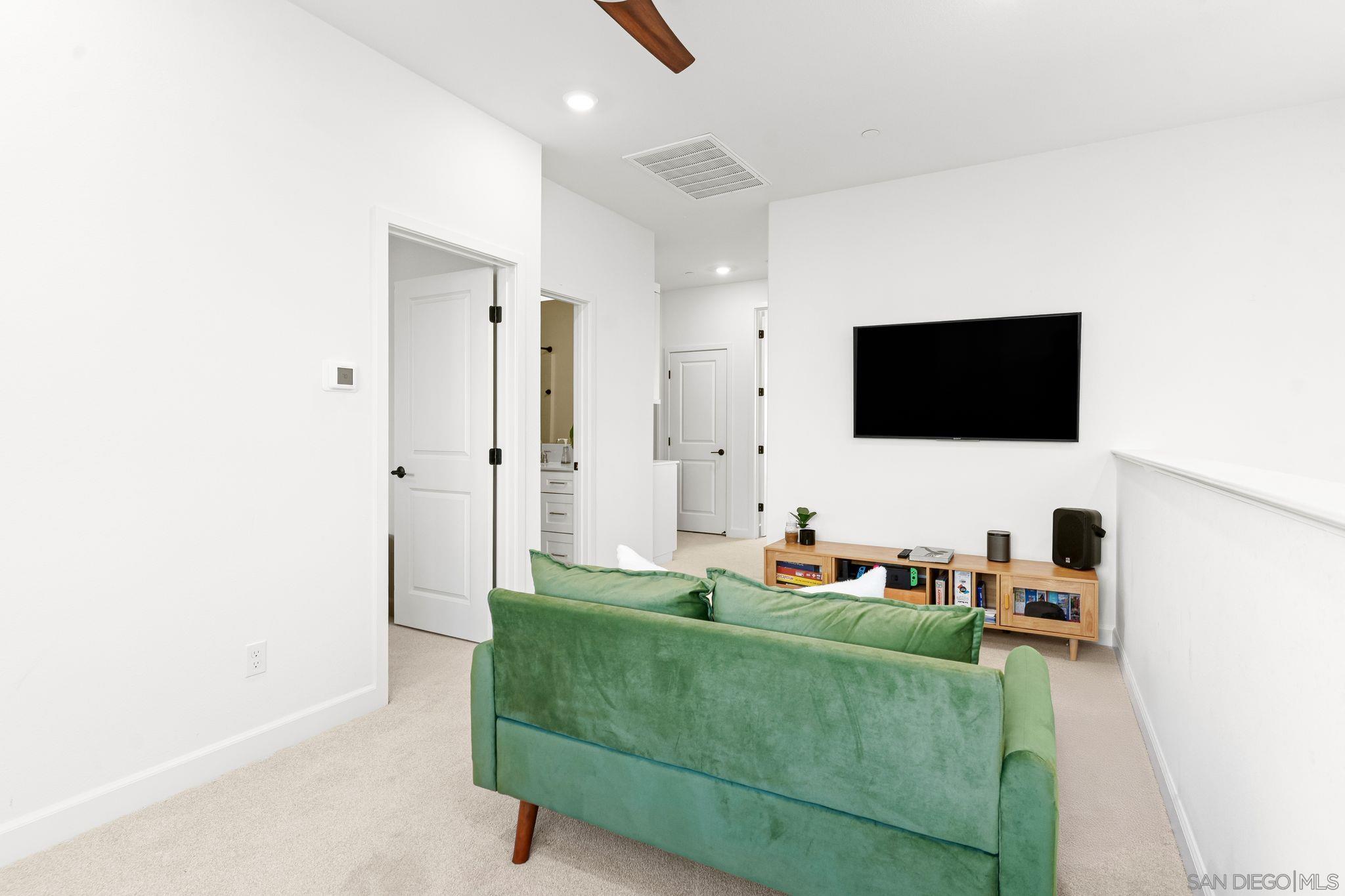 Detail Gallery Image 8 of 35 For 2158  Tributary Dr  #1,  Chula Vista,  CA 91913 - 3 Beds | 2/1 Baths