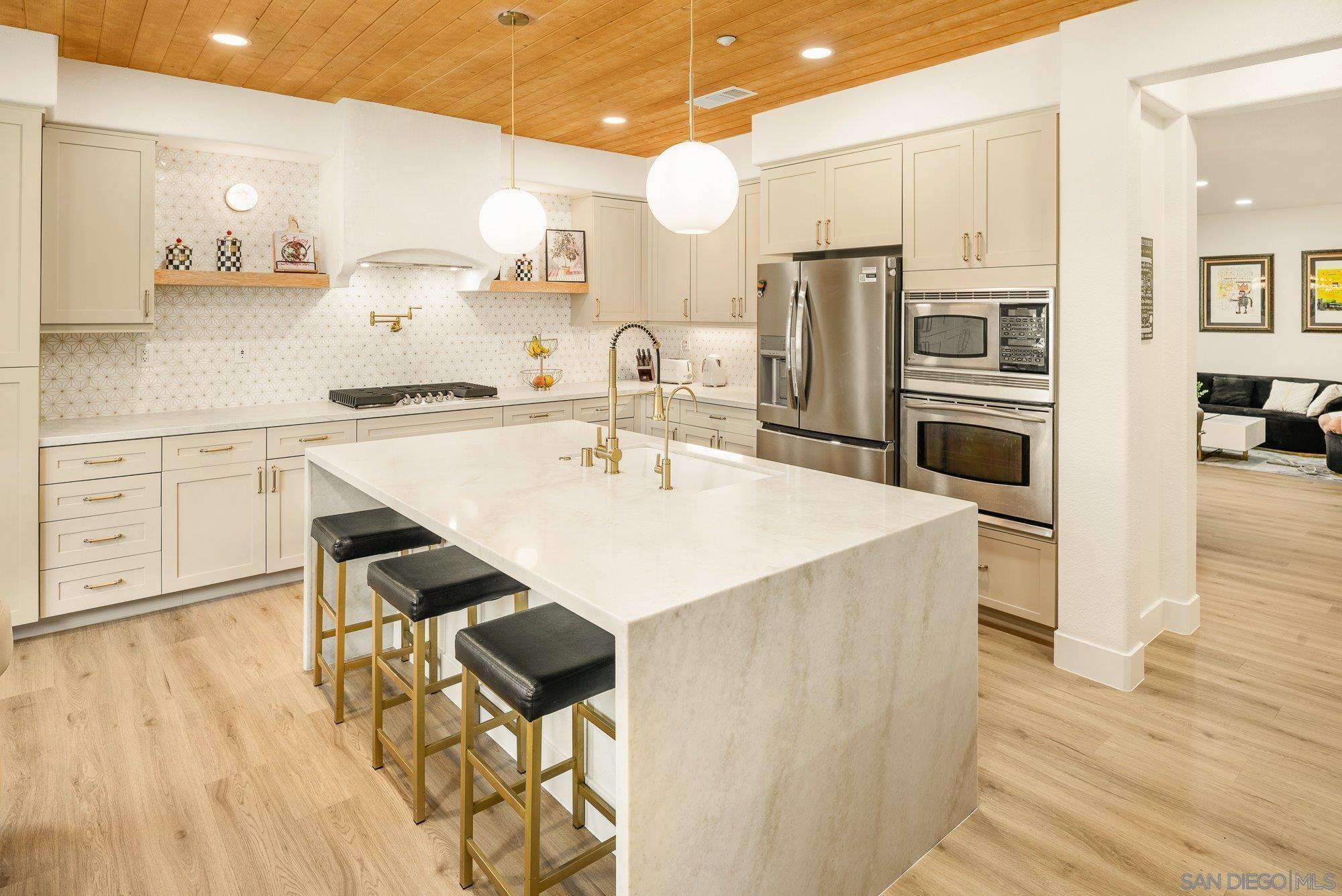 Detail Gallery Image 11 of 42 For 10528  Pinion Trl, Escondido,  CA 92026 - 4 Beds | 2/1 Baths