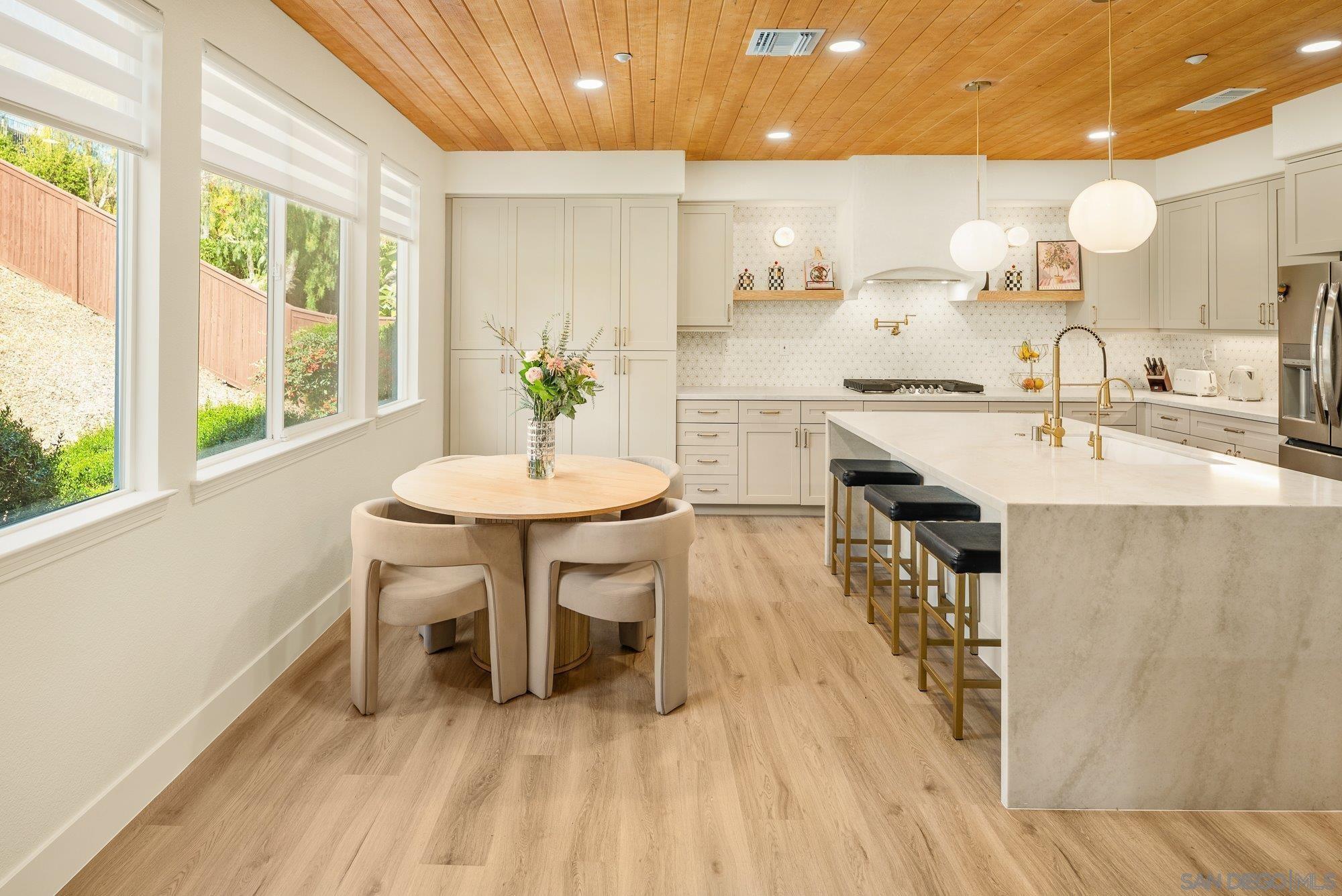 Detail Gallery Image 12 of 42 For 10528  Pinion Trl, Escondido,  CA 92026 - 4 Beds | 2/1 Baths