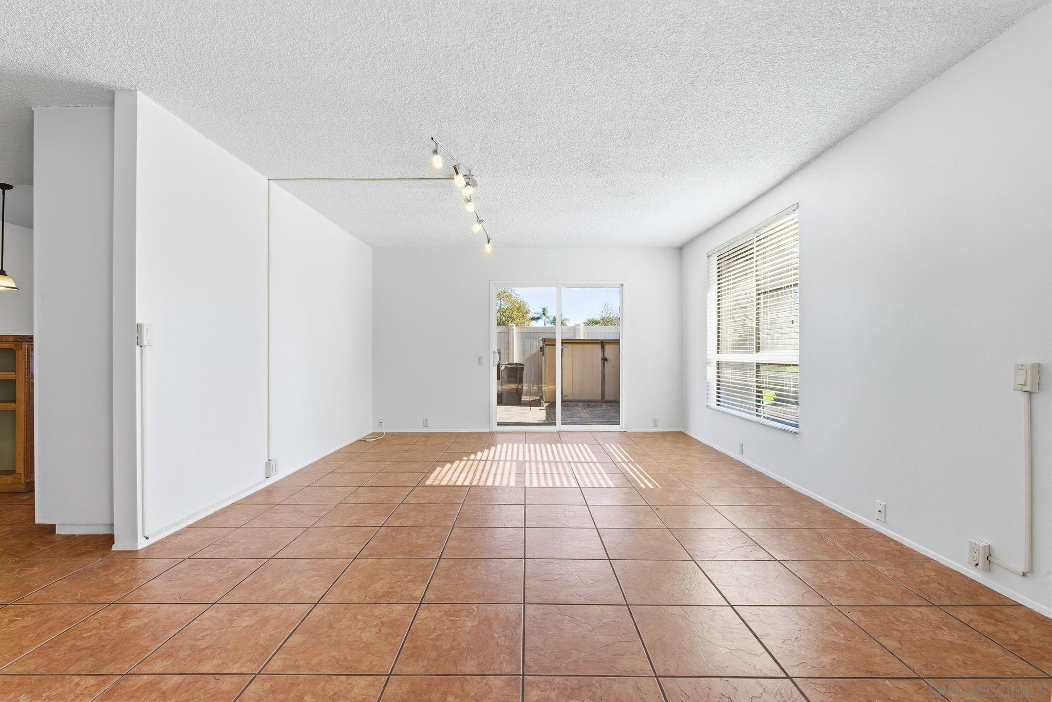 Detail Gallery Image 3 of 29 For 262  Rancho Drive  #C,  Chula Vista,  CA 91911 - 4 Beds | 2 Baths