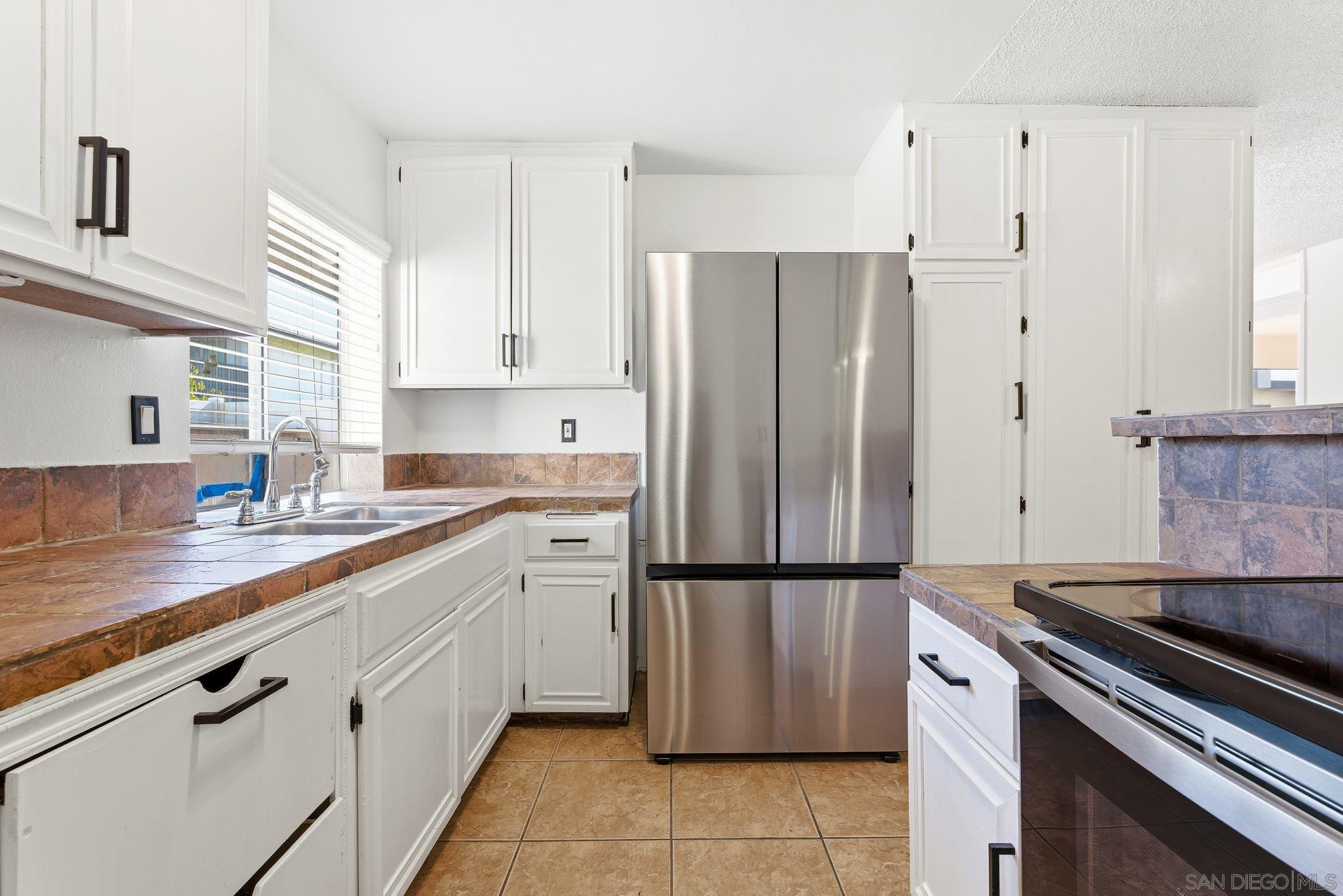 Detail Gallery Image 8 of 29 For 262  Rancho Drive  #C,  Chula Vista,  CA 91911 - 4 Beds | 2 Baths