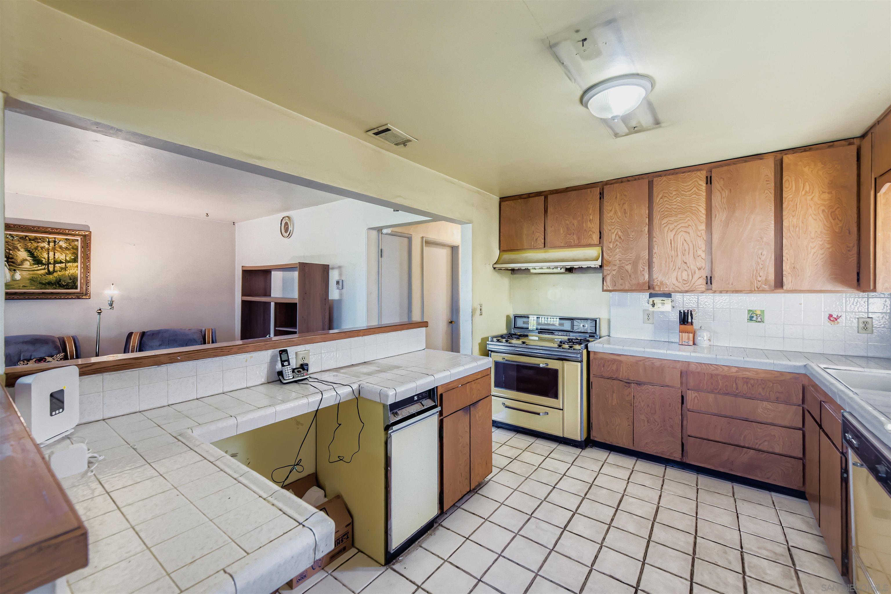 Detail Gallery Image 12 of 27 For 6927  Waite Dr, La Mesa,  CA 91941 - 3 Beds | 1 Baths