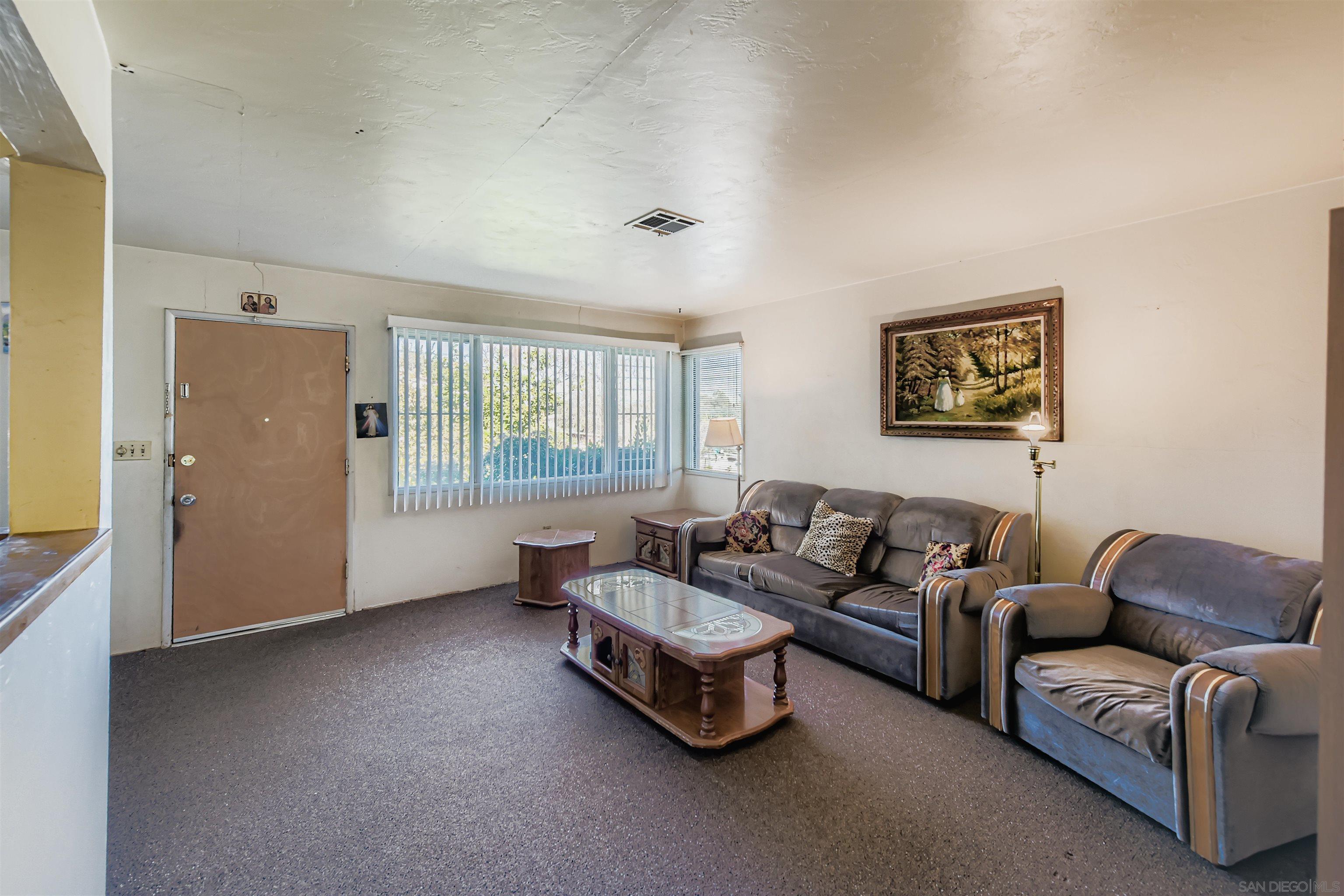 Detail Gallery Image 4 of 27 For 6927  Waite Dr, La Mesa,  CA 91941 - 3 Beds | 1 Baths