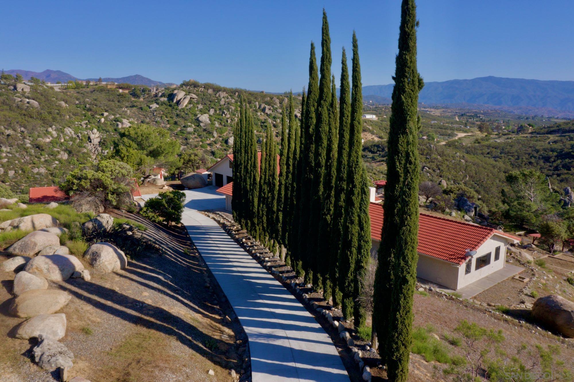 Detail Gallery Image 5 of 63 For 41482  Rocky Ridge Ct., Aguanga,  CA 92536 - 4 Beds | 2 Baths