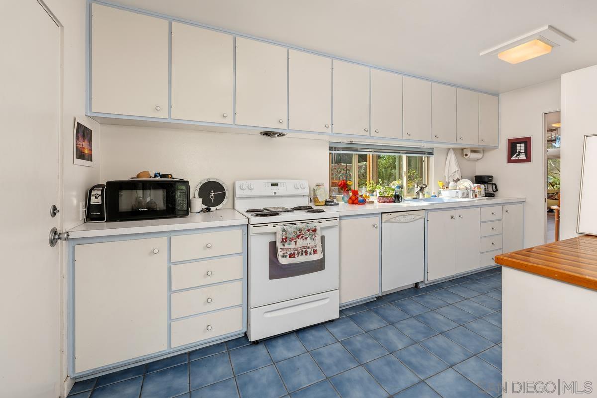 Detail Gallery Image 12 of 33 For 4875  Academy St, San Diego,  CA 92109 - 3 Beds | 2 Baths