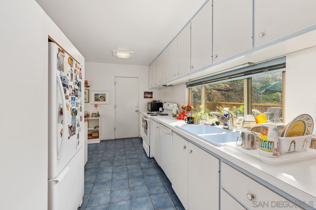 Detail Gallery Image 9 of 33 For 4875  Academy St, San Diego,  CA 92109 - 3 Beds | 2 Baths