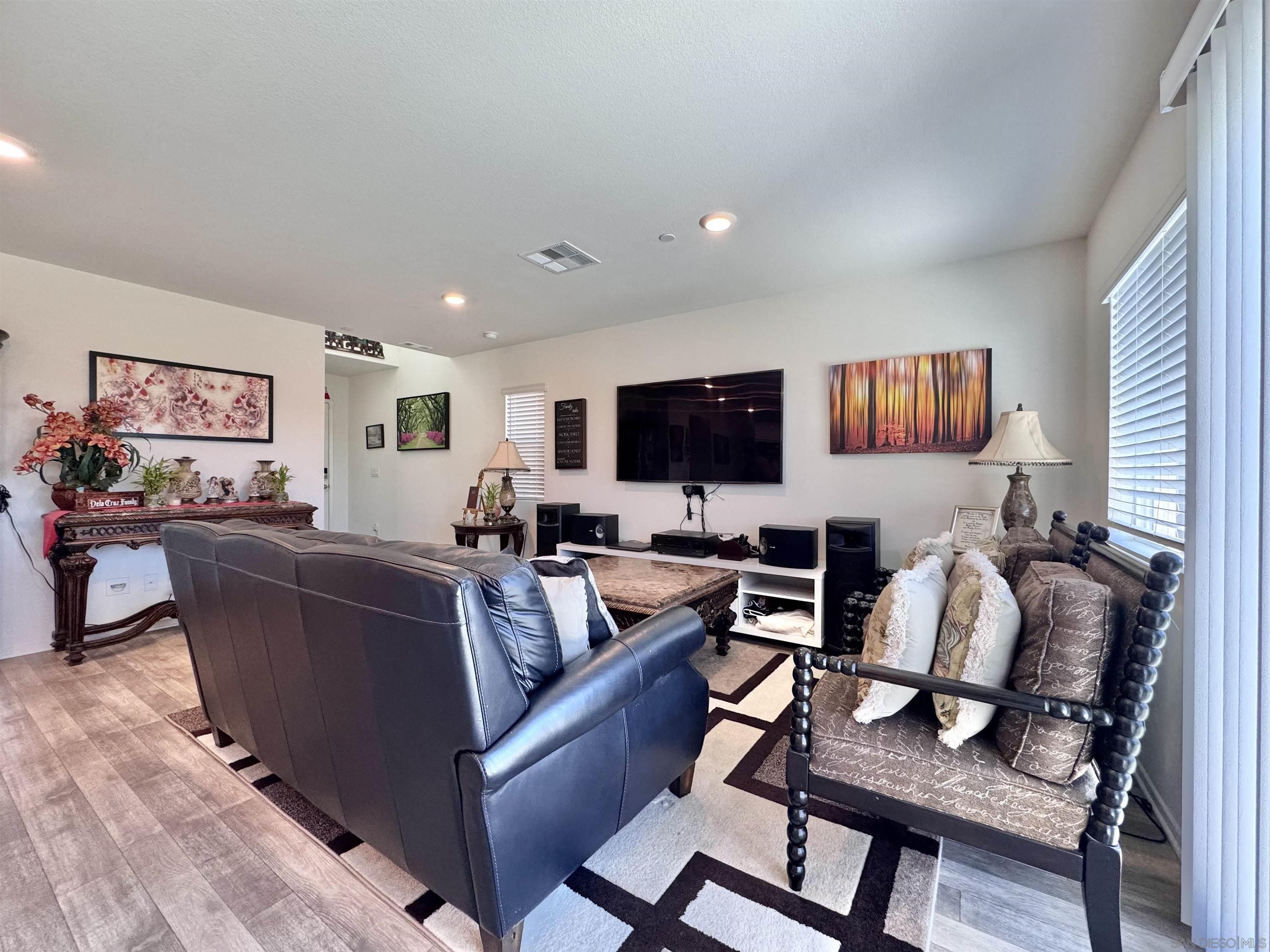 Detail Gallery Image 5 of 14 For 28533  Scorpion Ln, Winchester,  CA 92596 - 3 Beds | 2/1 Baths