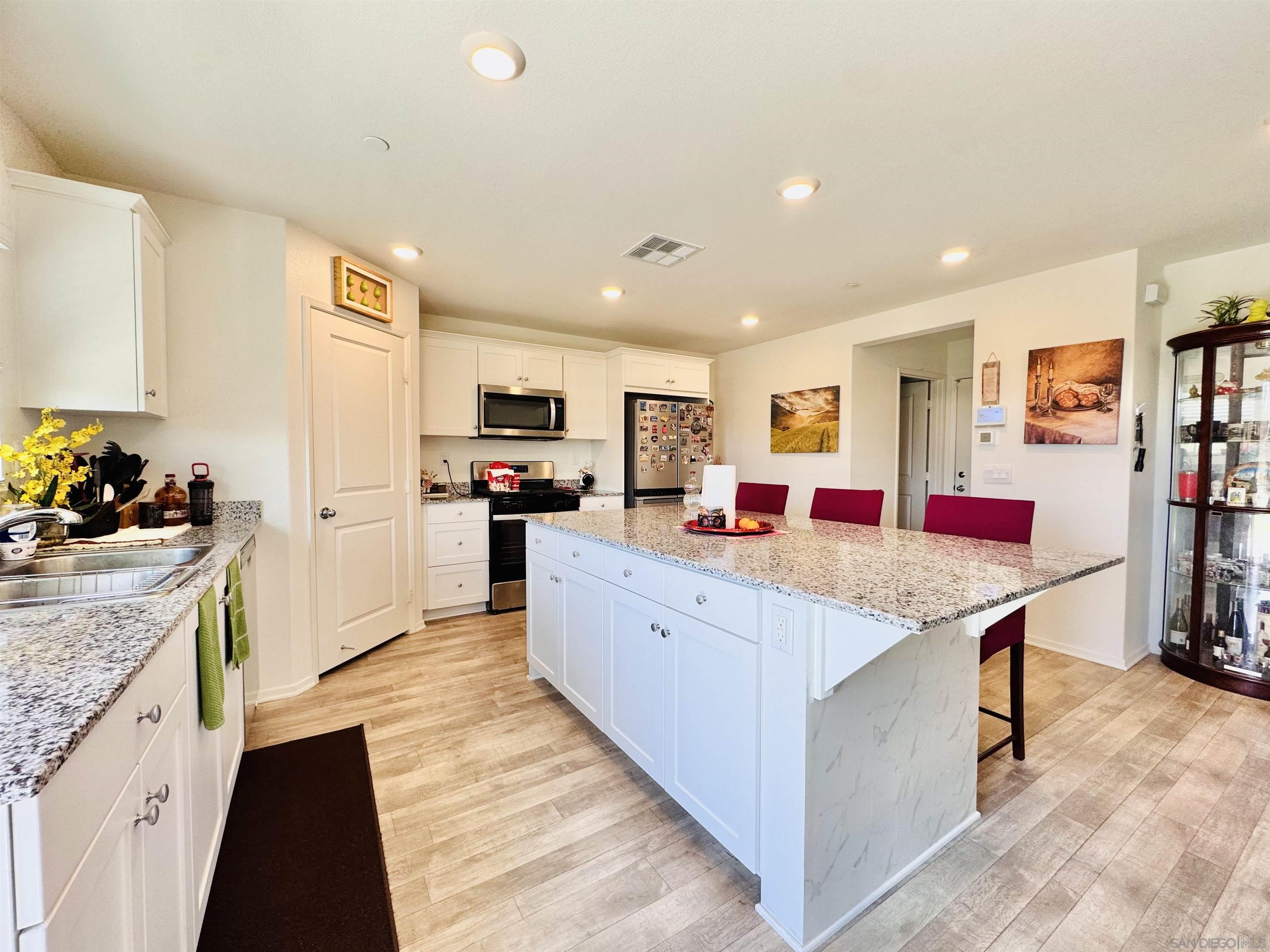 Detail Gallery Image 7 of 14 For 28533  Scorpion Ln, Winchester,  CA 92596 - 3 Beds | 2/1 Baths