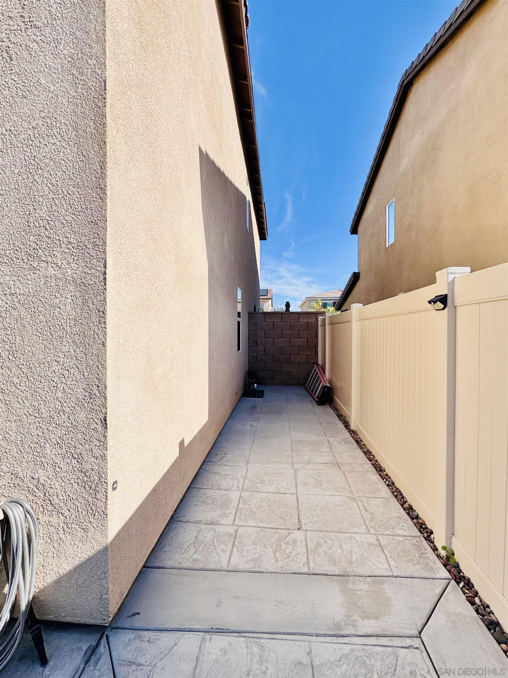 Detail Gallery Image 8 of 14 For 28533  Scorpion Ln, Winchester,  CA 92596 - 3 Beds | 2/1 Baths
