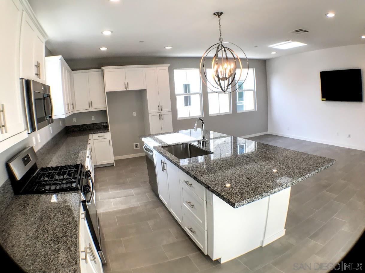 Detail Gallery Image 4 of 23 For 2275  Element Way  5, Chula Vista,  CA 91915 - 3 Beds | 2/1 Baths