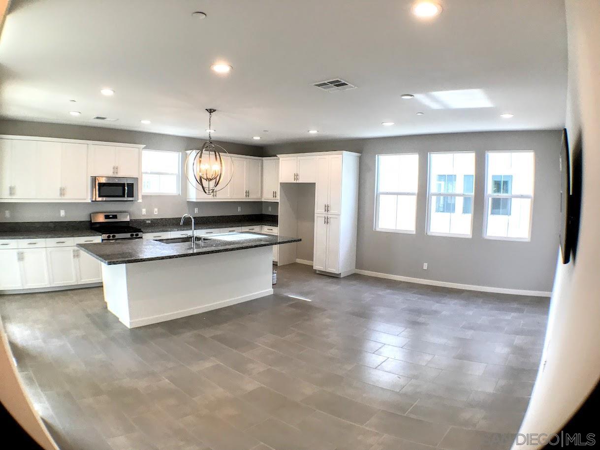 Detail Gallery Image 8 of 23 For 2275  Element Way  5, Chula Vista,  CA 91915 - 3 Beds | 2/1 Baths