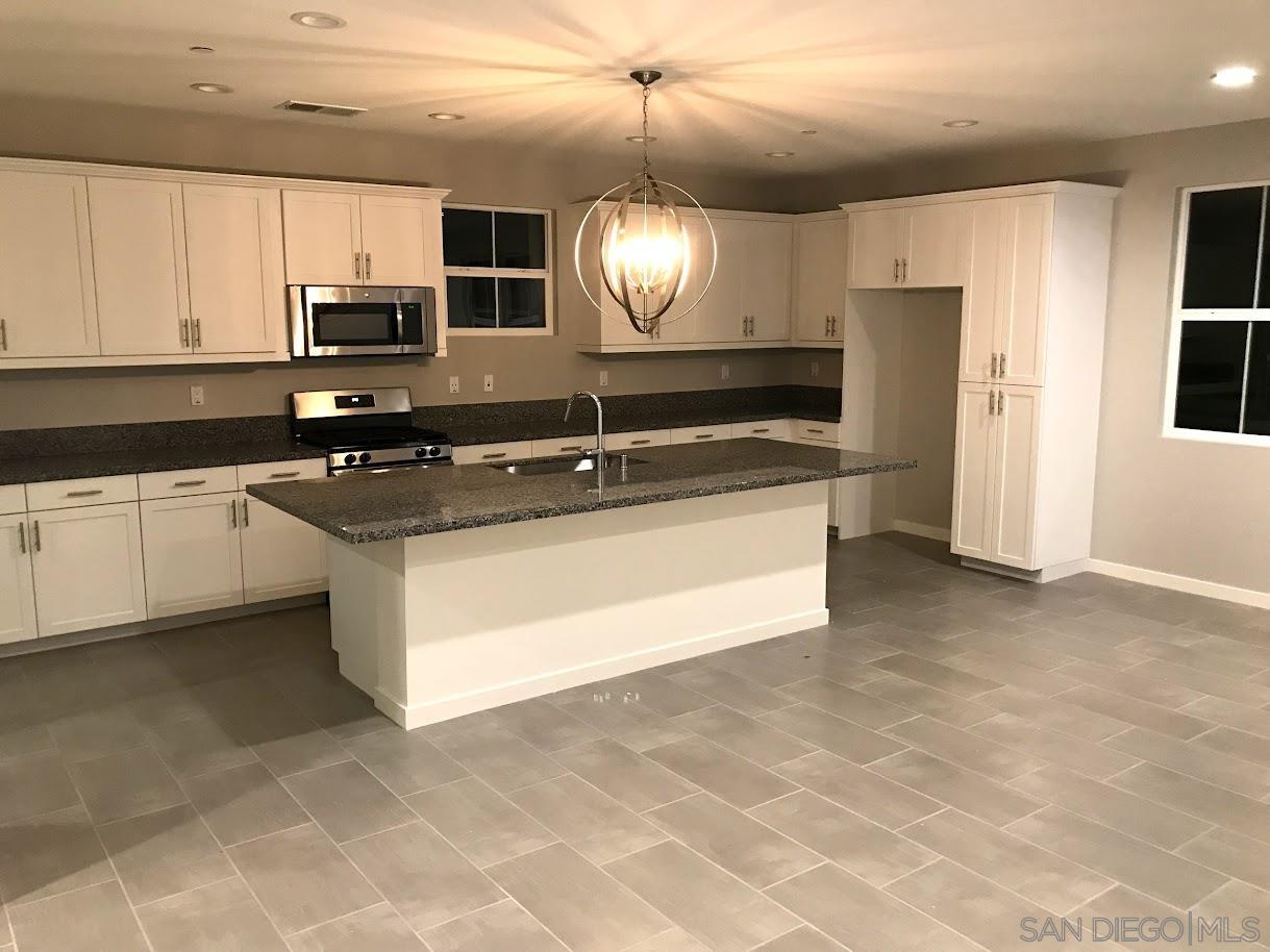 Detail Gallery Image 9 of 23 For 2275  Element Way  5, Chula Vista,  CA 91915 - 3 Beds | 2/1 Baths