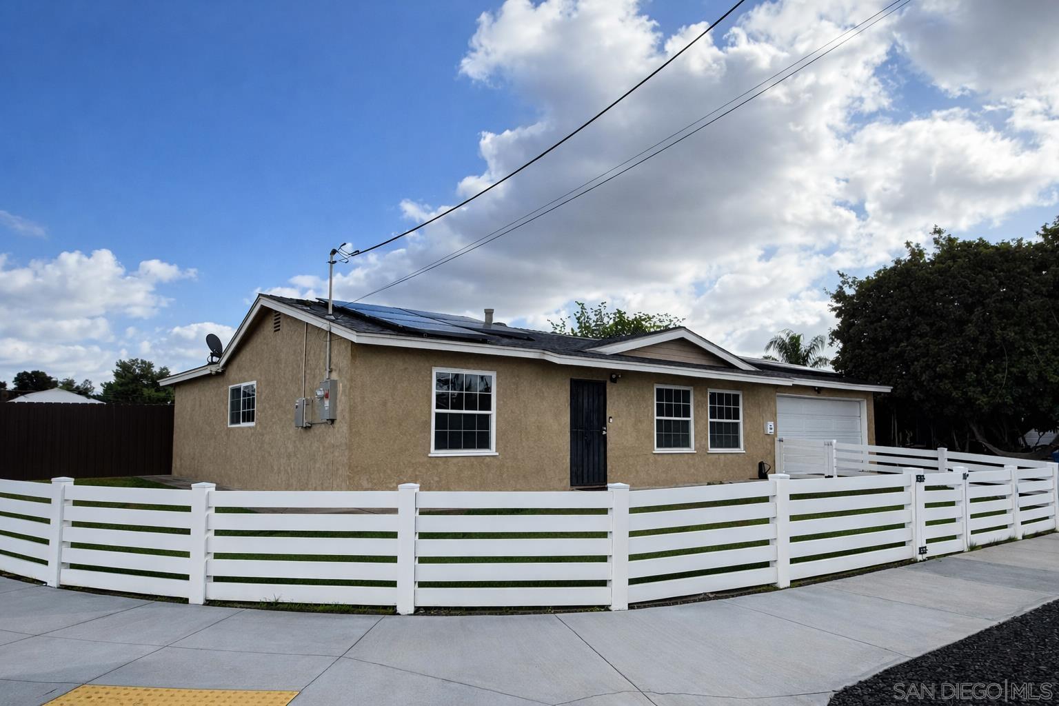 Detail Gallery Image 2 of 8 For 557  Parkbrook Street, Spring Valley,  CA 91977 - 3 Beds | 1/1 Baths