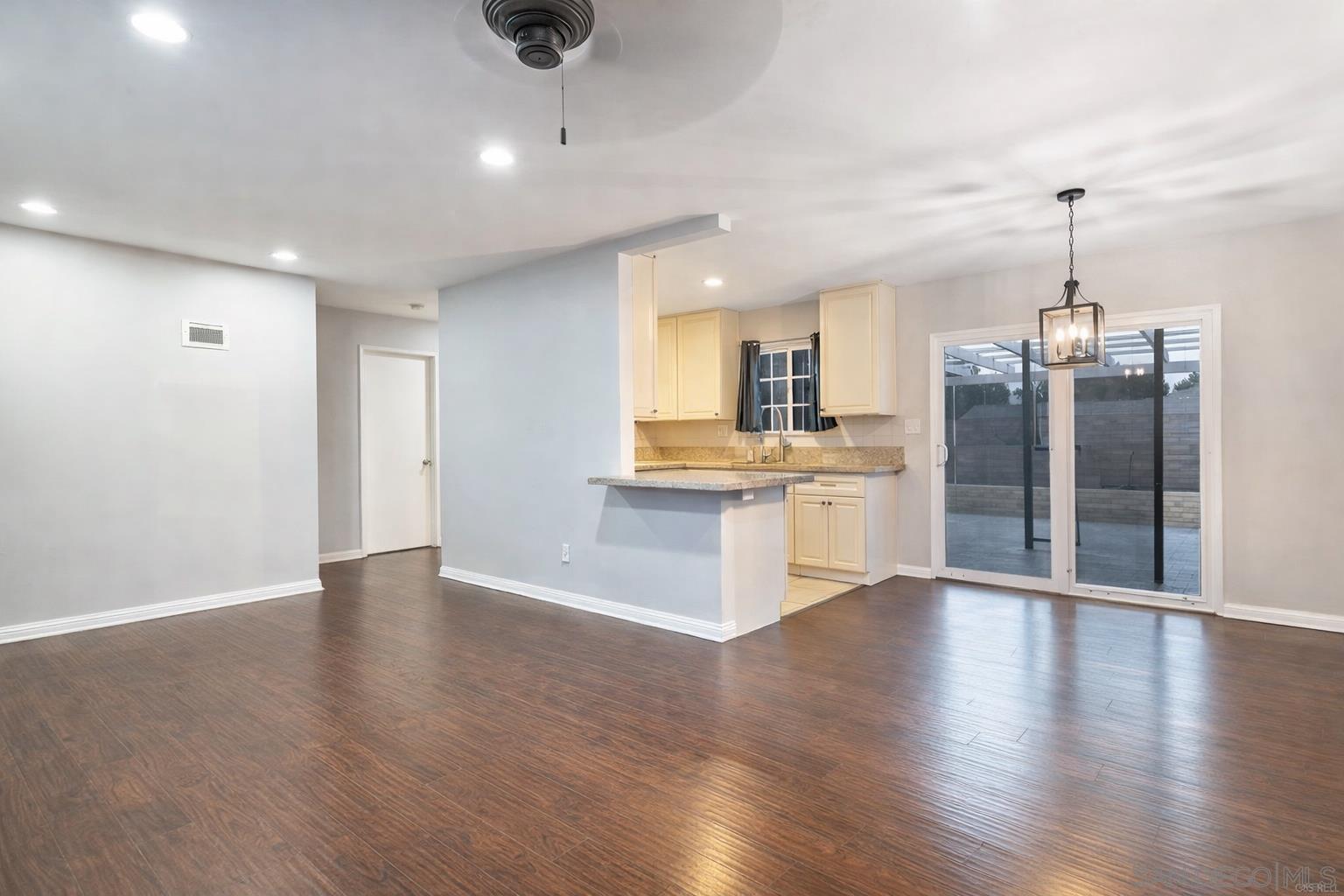 Detail Gallery Image 3 of 8 For 557  Parkbrook Street, Spring Valley,  CA 91977 - 3 Beds | 1/1 Baths