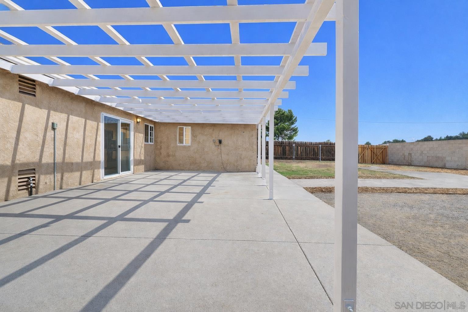 Detail Gallery Image 7 of 8 For 557  Parkbrook Street, Spring Valley,  CA 91977 - 3 Beds | 1/1 Baths