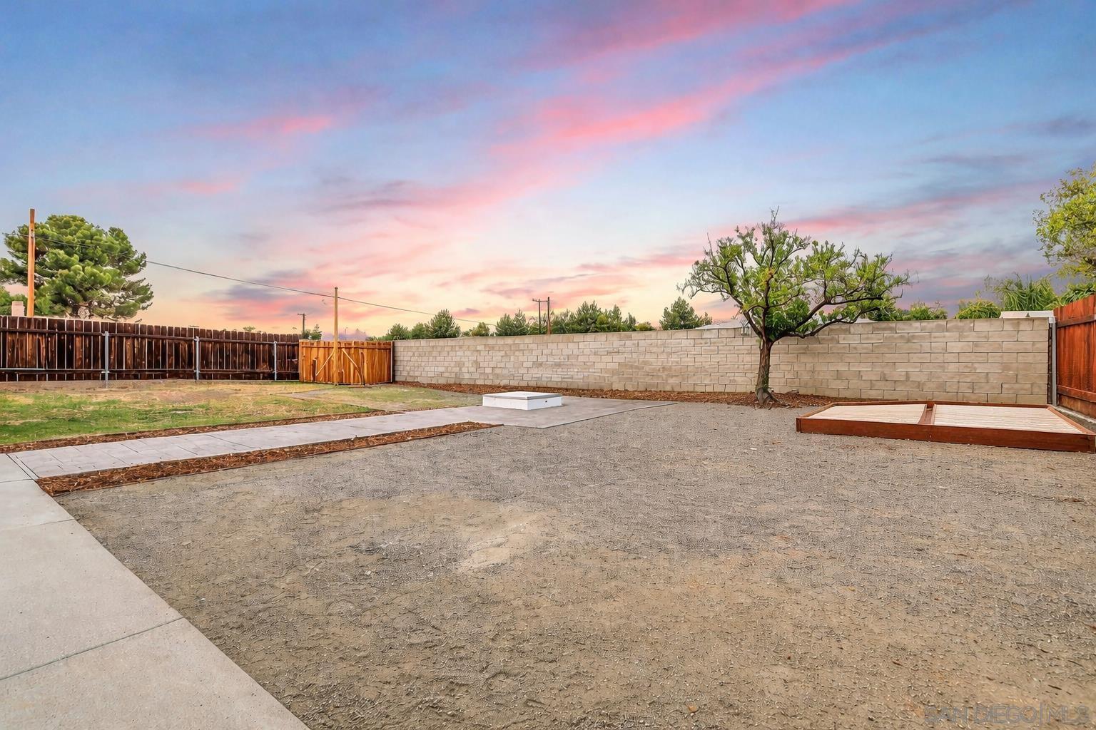 Detail Gallery Image 8 of 8 For 557  Parkbrook Street, Spring Valley,  CA 91977 - 3 Beds | 1/1 Baths