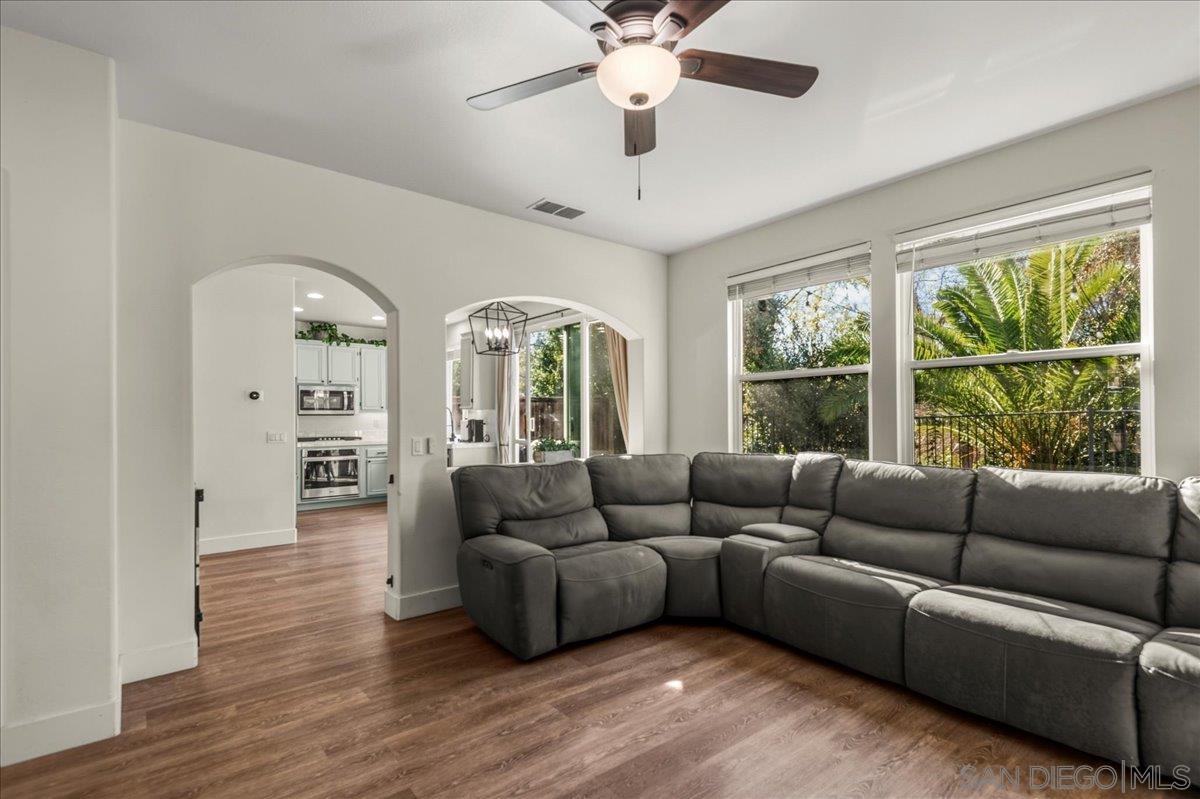 Detail Gallery Image 11 of 34 For 1010  Crystal Springs Pl, Escondido,  CA 92026 - 3 Beds | 2/1 Baths