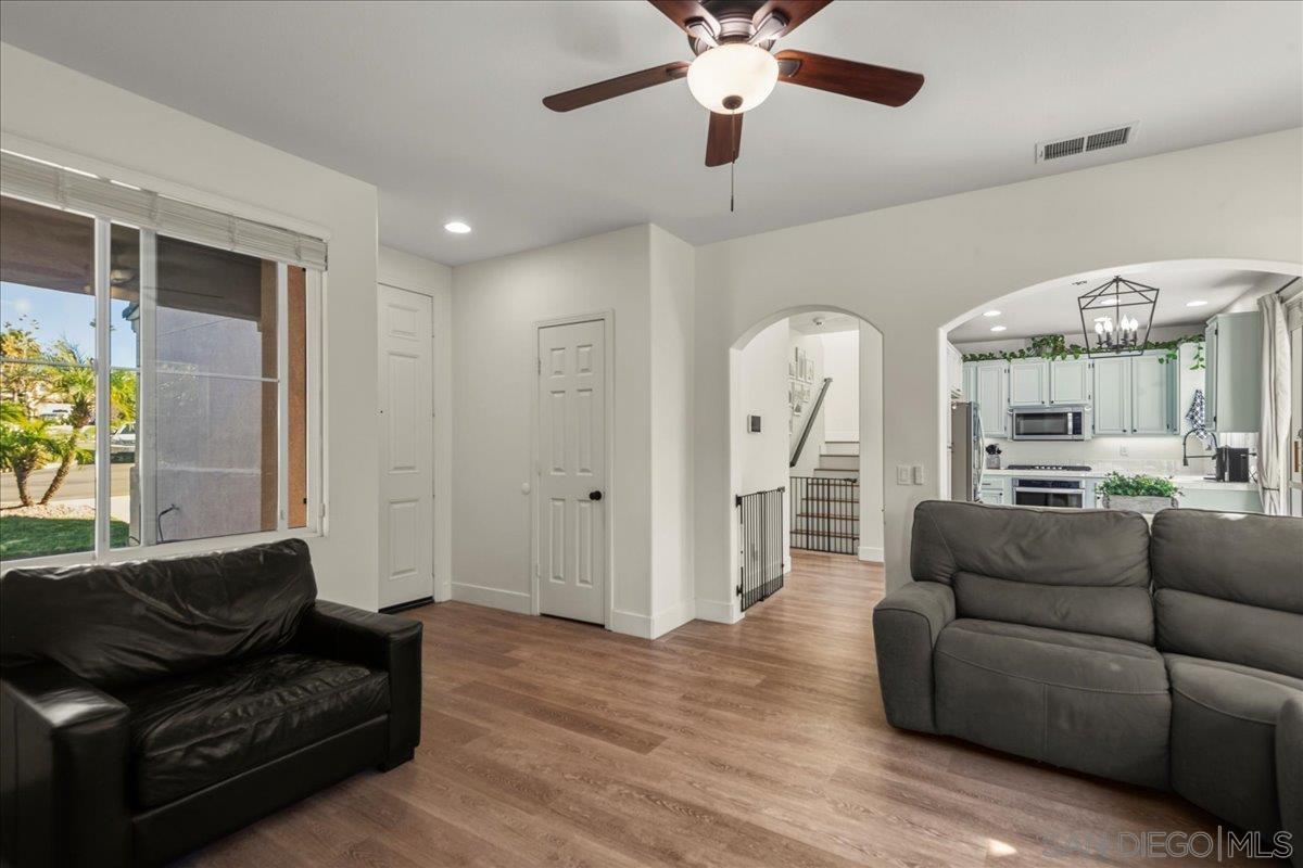 Detail Gallery Image 13 of 34 For 1010  Crystal Springs Pl, Escondido,  CA 92026 - 3 Beds | 2/1 Baths