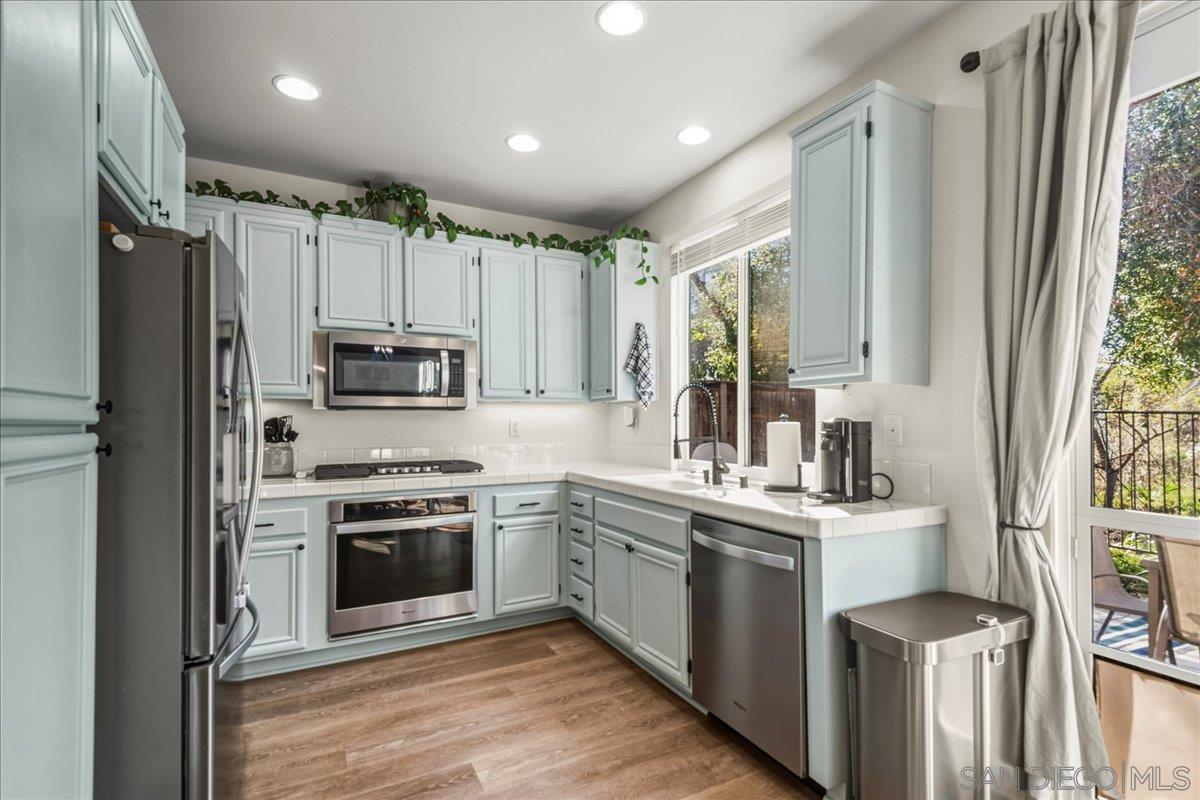 Detail Gallery Image 6 of 34 For 1010  Crystal Springs Pl, Escondido,  CA 92026 - 3 Beds | 2/1 Baths