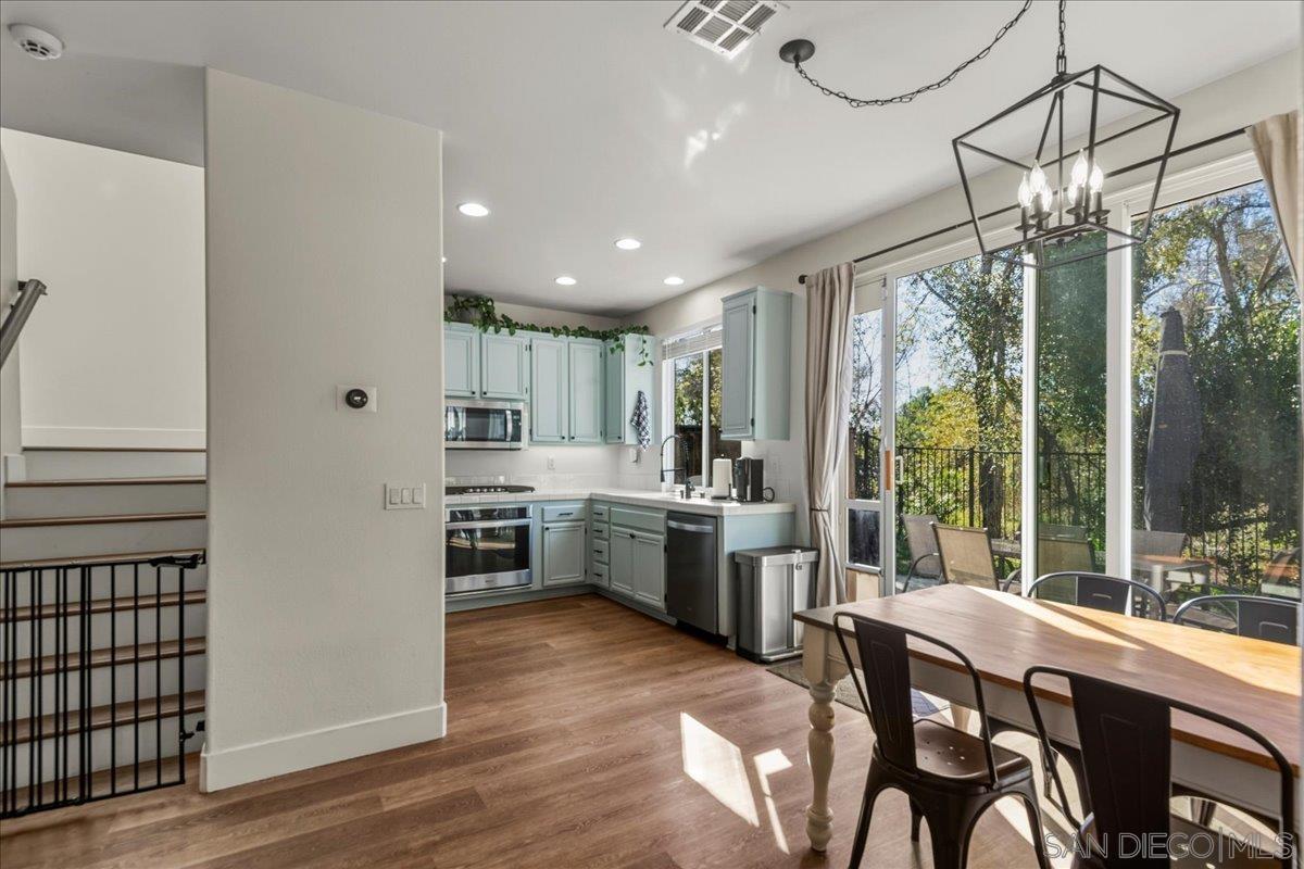 Detail Gallery Image 10 of 34 For 1010  Crystal Springs Pl, Escondido,  CA 92026 - 3 Beds | 2/1 Baths