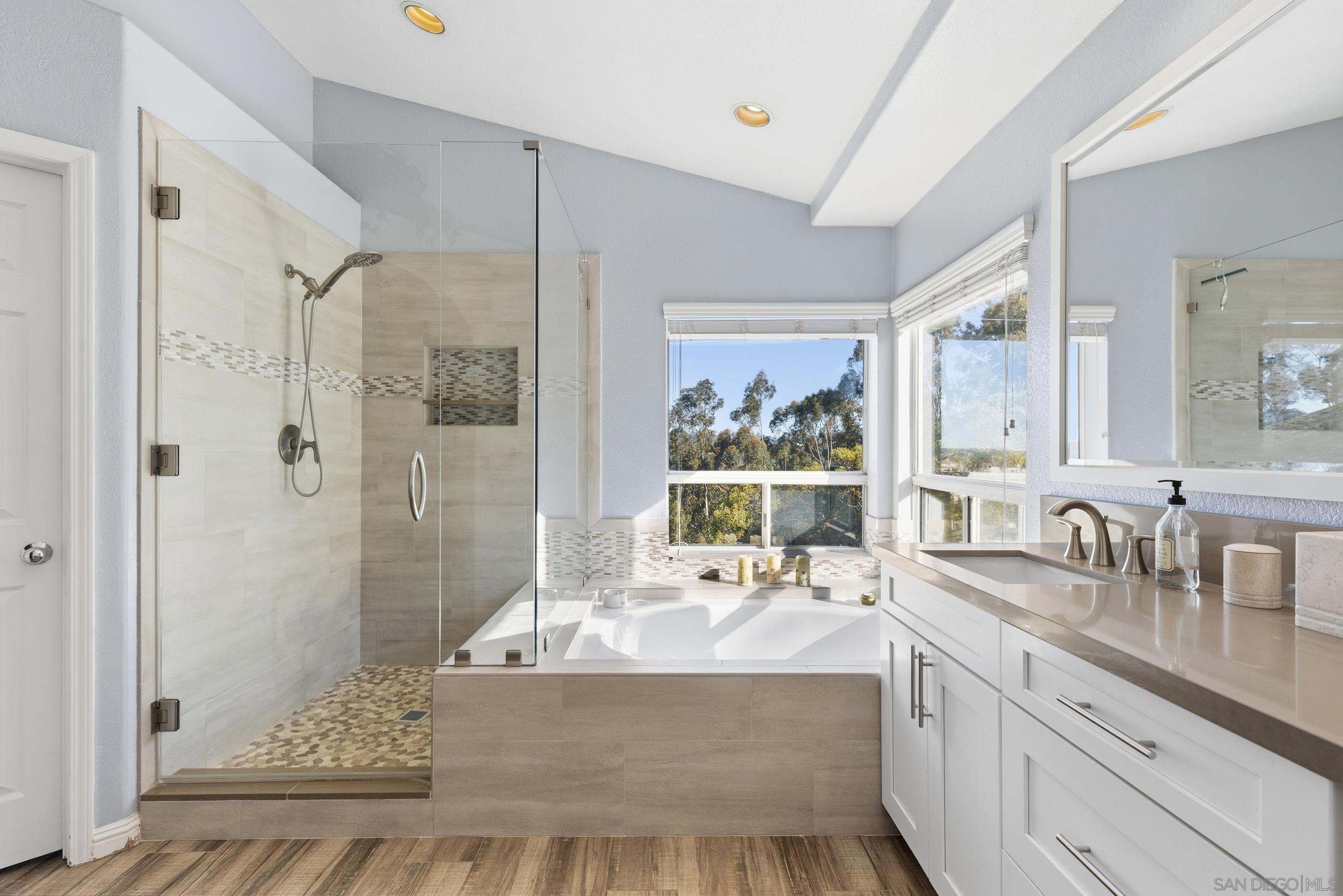 Detail Gallery Image 21 of 56 For 12676  Legacy Road, San Diego,  CA 92131 - 4 Beds | 3 Baths