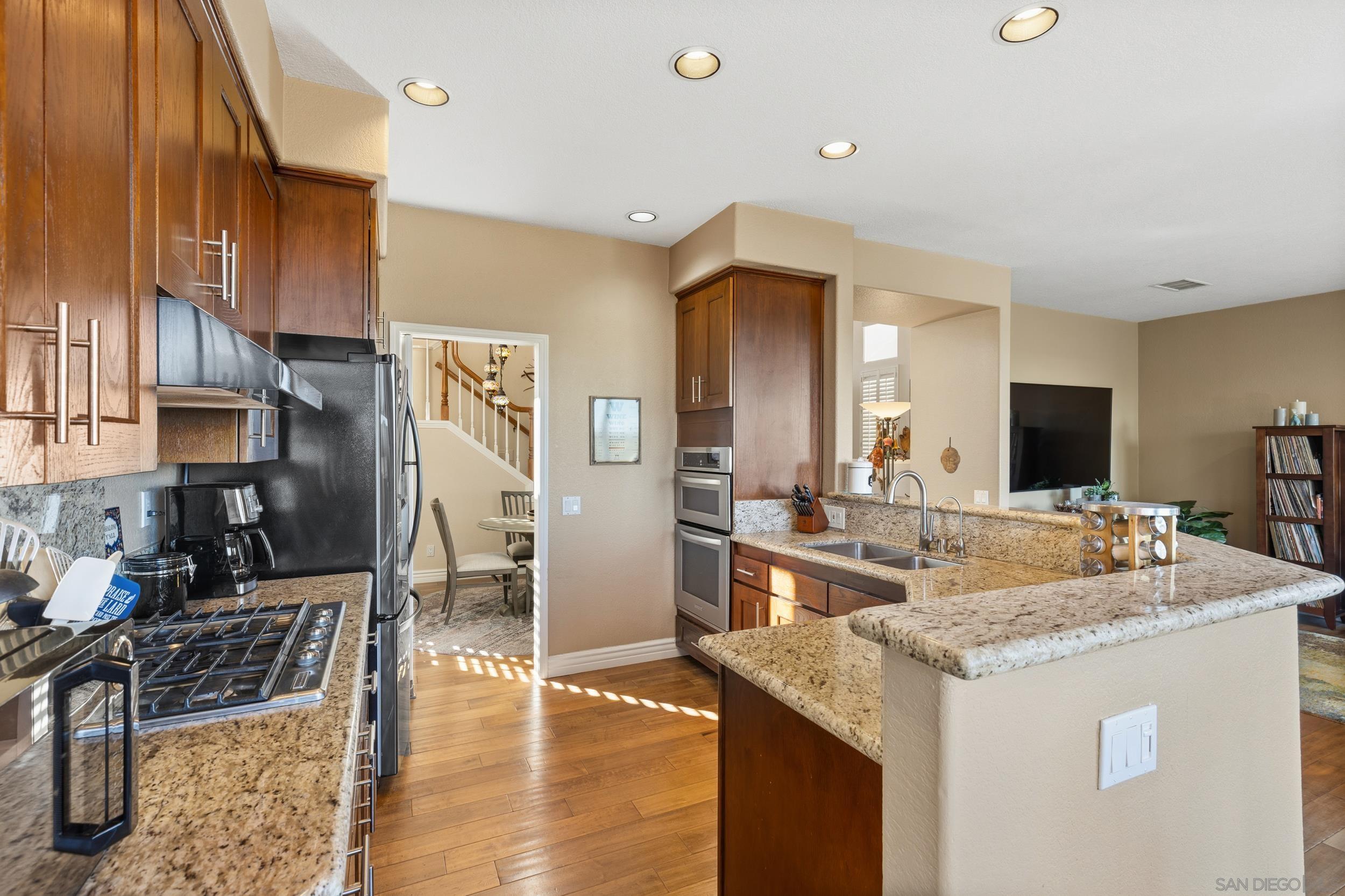 Detail Gallery Image 6 of 56 For 12676  Legacy Road, San Diego,  CA 92131 - 4 Beds | 3 Baths