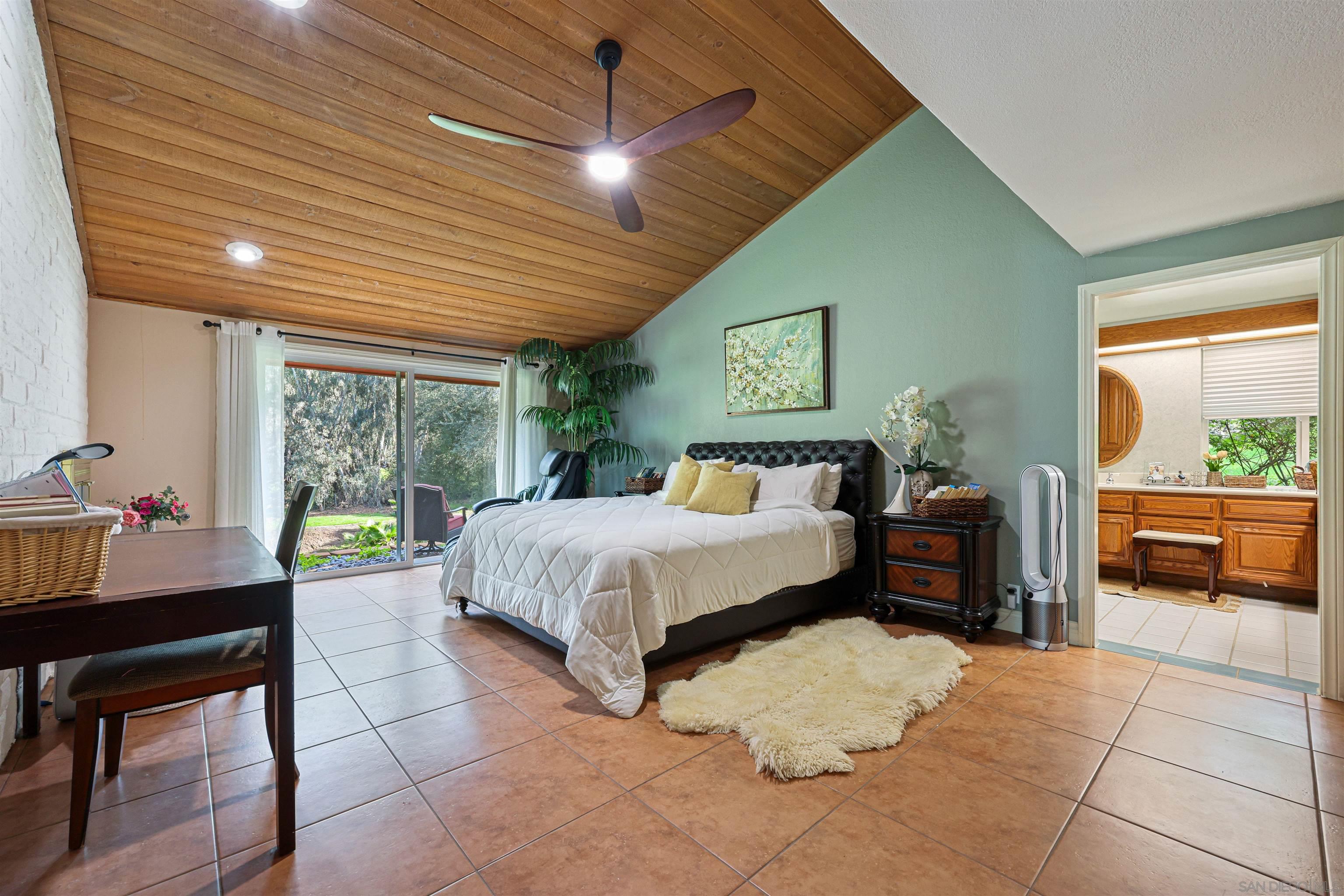 Detail Gallery Image 12 of 48 For 16257  Oak Creek Trl, Poway,  CA 92064 - 4 Beds | 3 Baths