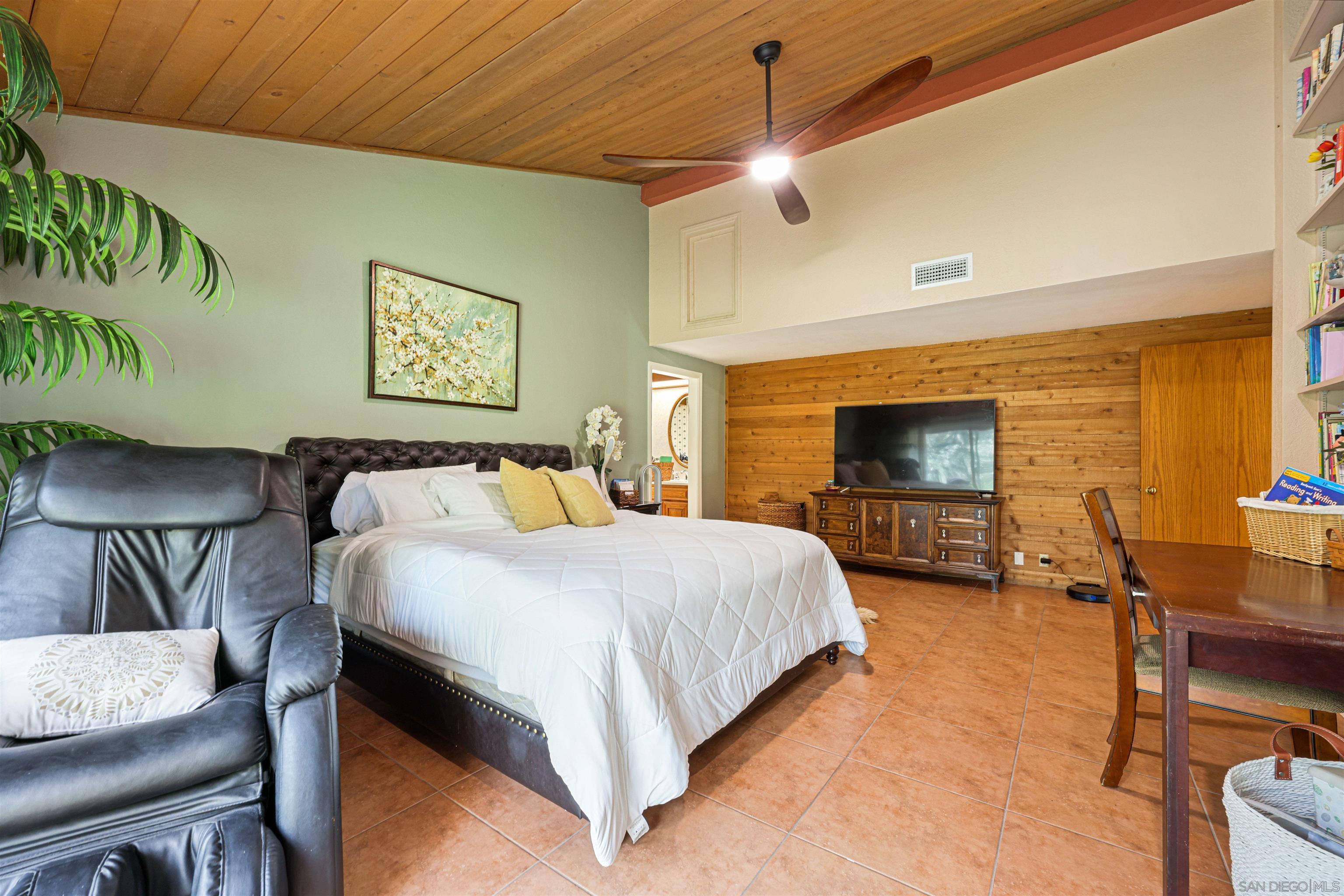 Detail Gallery Image 14 of 48 For 16257  Oak Creek Trl, Poway,  CA 92064 - 4 Beds | 3 Baths