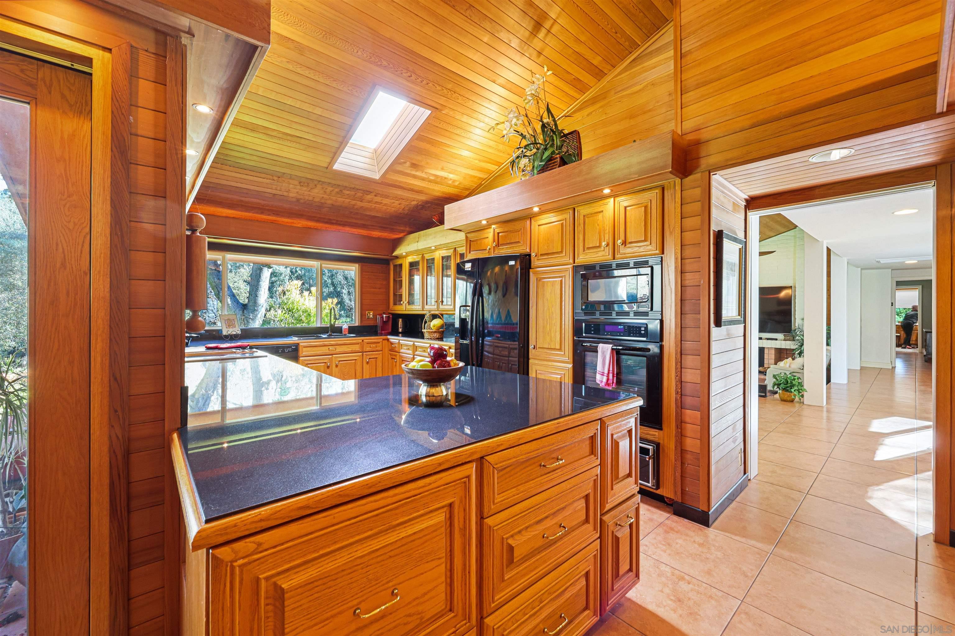 Detail Gallery Image 21 of 48 For 16257  Oak Creek Trl, Poway,  CA 92064 - 4 Beds | 3 Baths