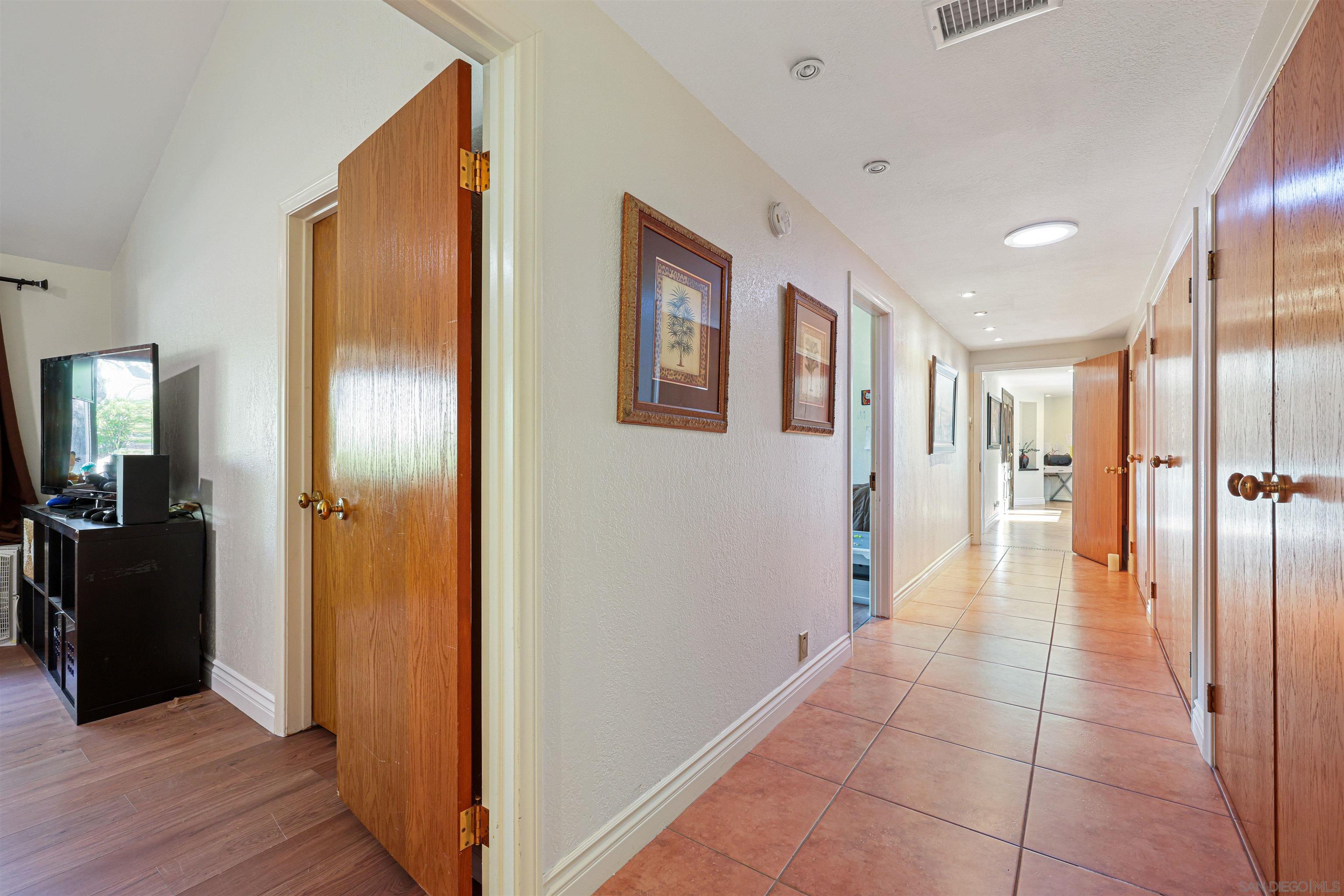 Detail Gallery Image 33 of 48 For 16257  Oak Creek Trl, Poway,  CA 92064 - 4 Beds | 3 Baths