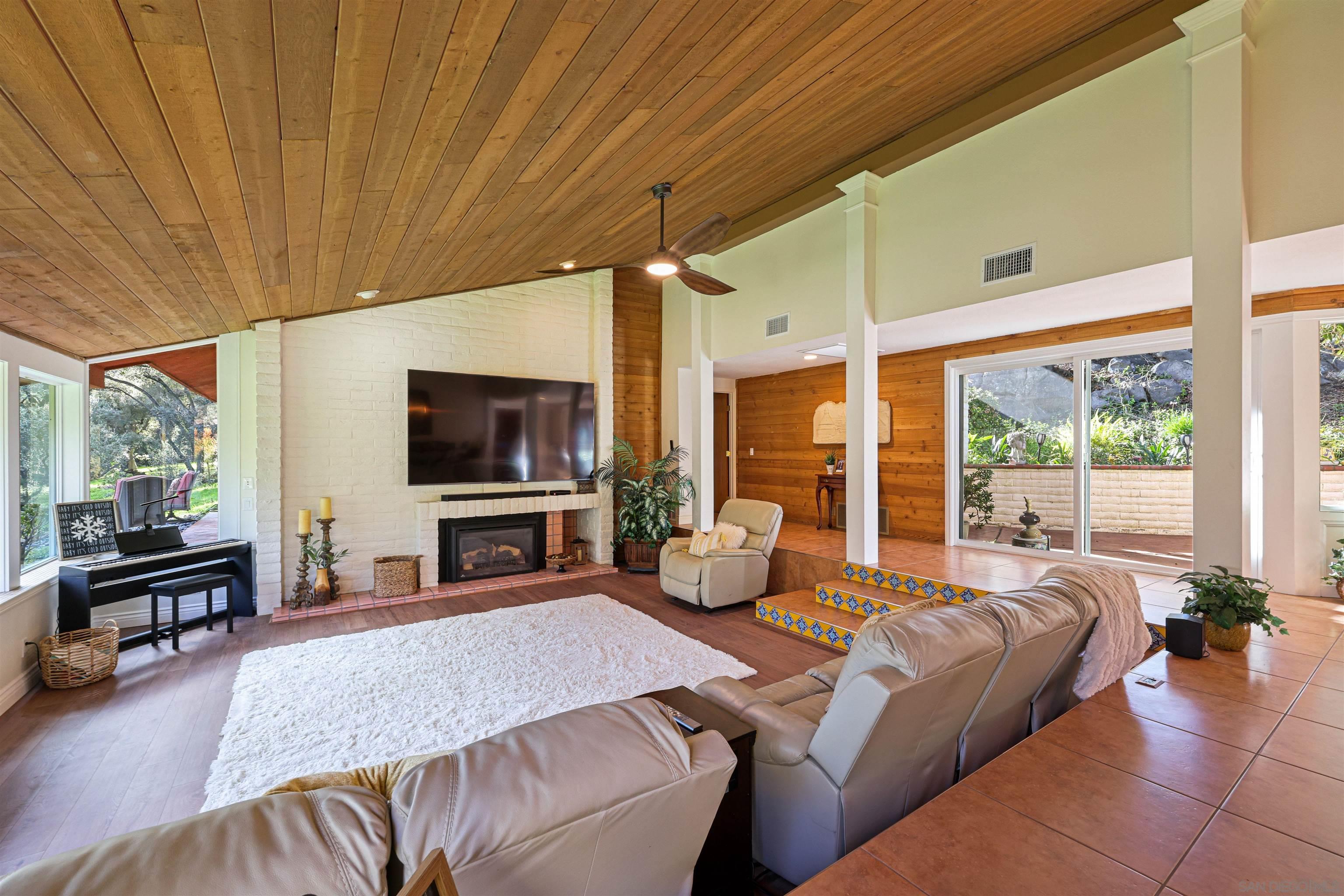 Detail Gallery Image 10 of 48 For 16257  Oak Creek Trl, Poway,  CA 92064 - 4 Beds | 3 Baths