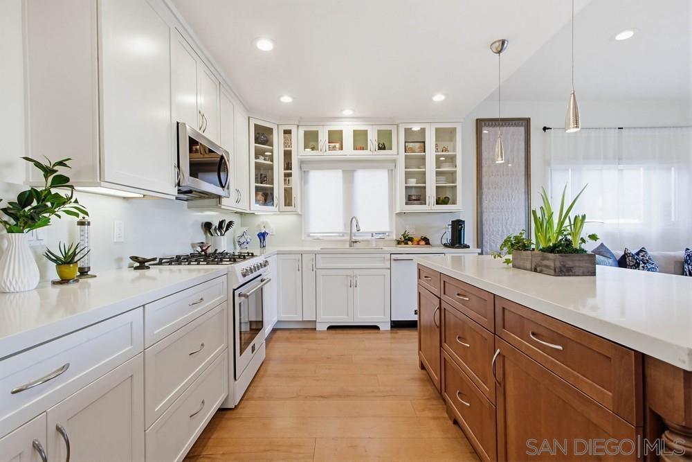 Detail Gallery Image 15 of 67 For 4460  Niagara Avenue, San Diego,  CA 92107 - 4 Beds | 4 Baths