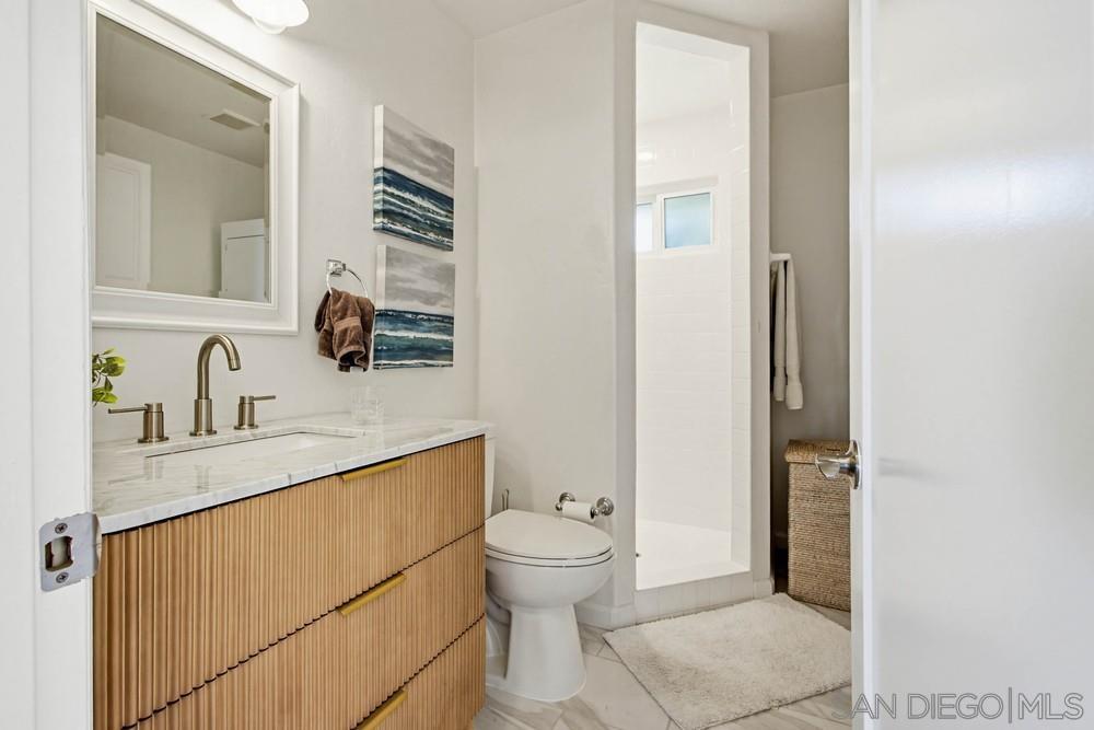 Detail Gallery Image 31 of 67 For 4460  Niagara Avenue, San Diego,  CA 92107 - 4 Beds | 4 Baths