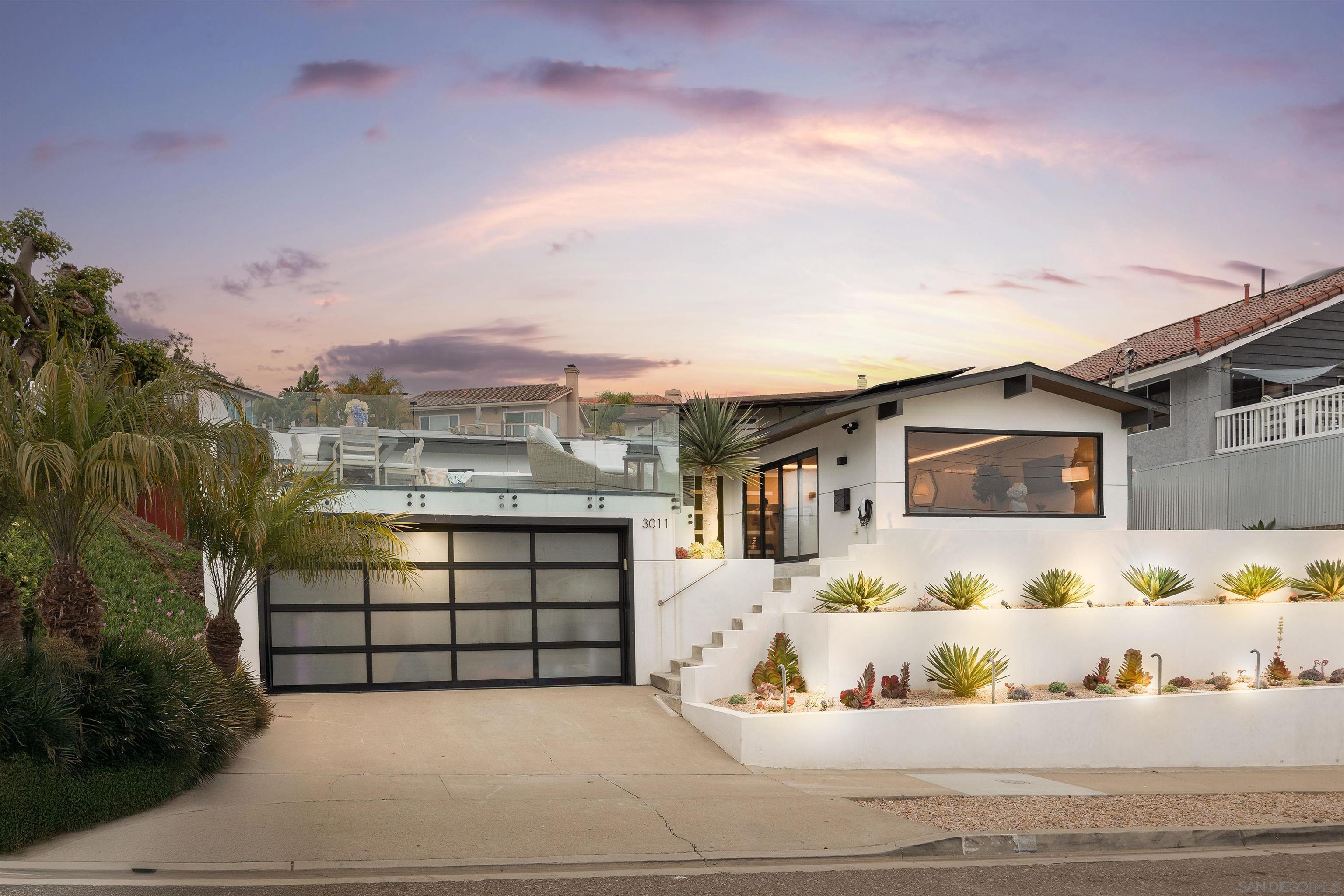 Detail Gallery Image 2 of 34 For 3011  Lloyd St, San Diego,  CA 92117 - 4 Beds | 2 Baths