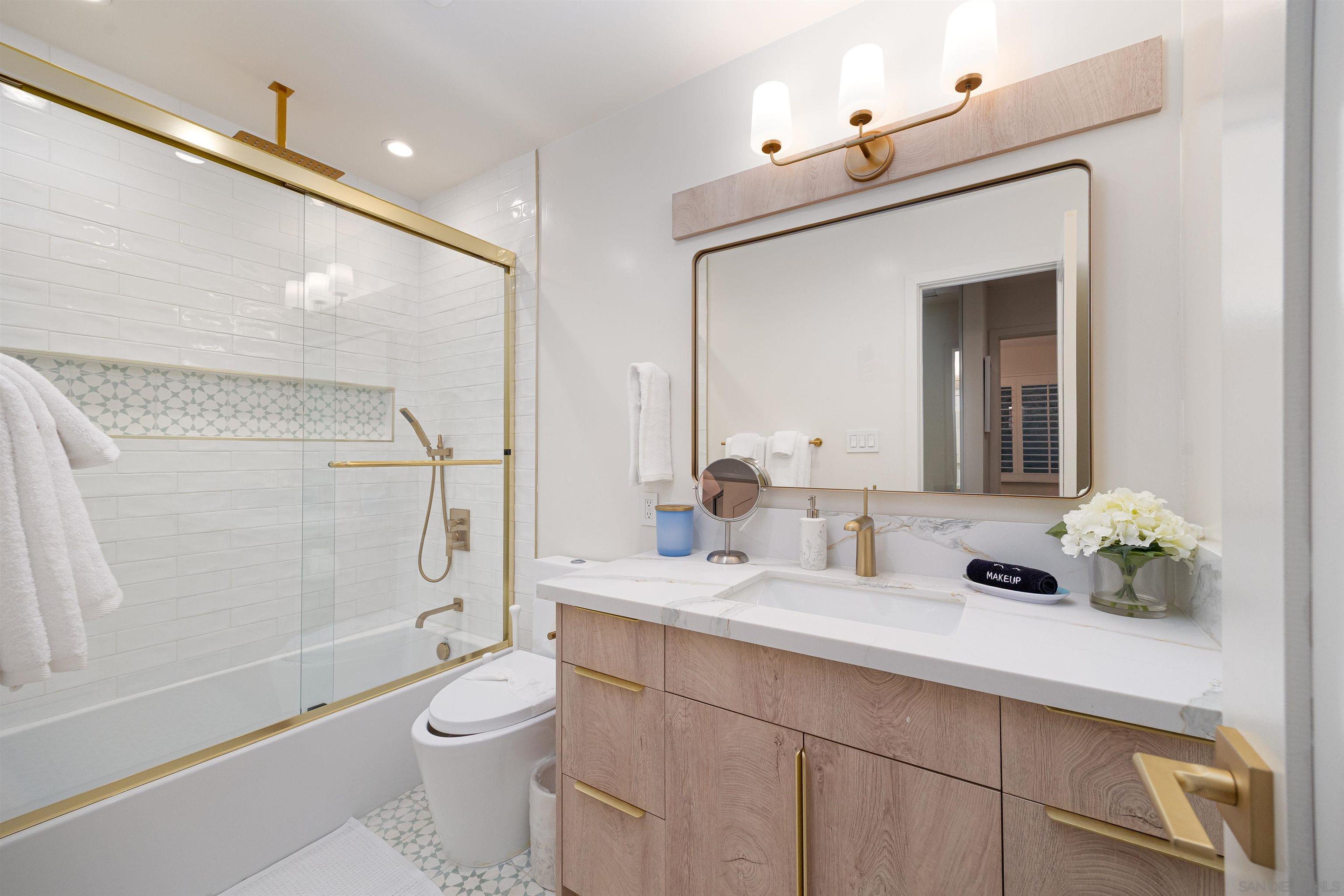 Detail Gallery Image 11 of 34 For 3011  Lloyd St, San Diego,  CA 92117 - 4 Beds | 2 Baths