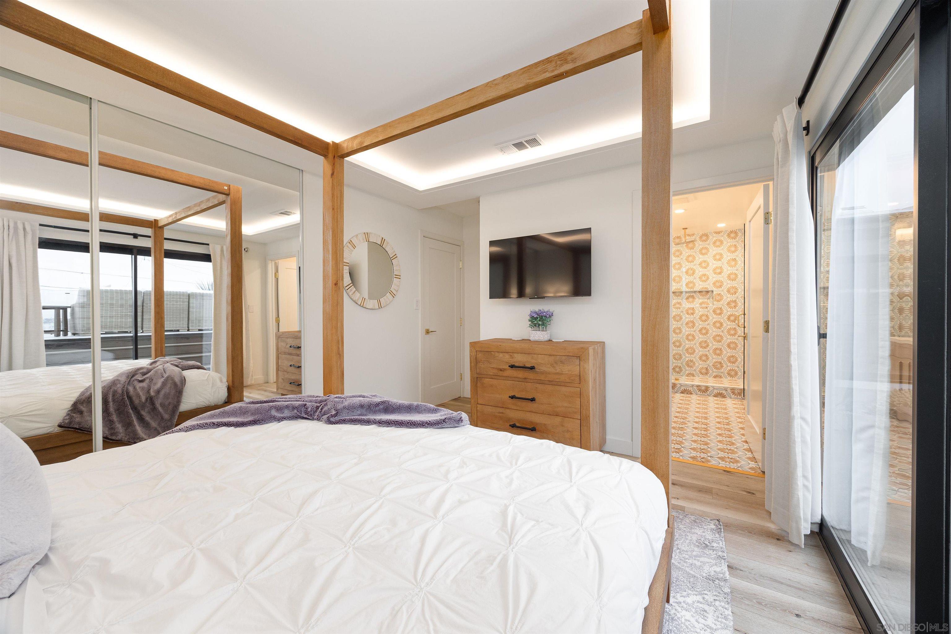 Detail Gallery Image 13 of 34 For 3011  Lloyd St, San Diego,  CA 92117 - 4 Beds | 2 Baths